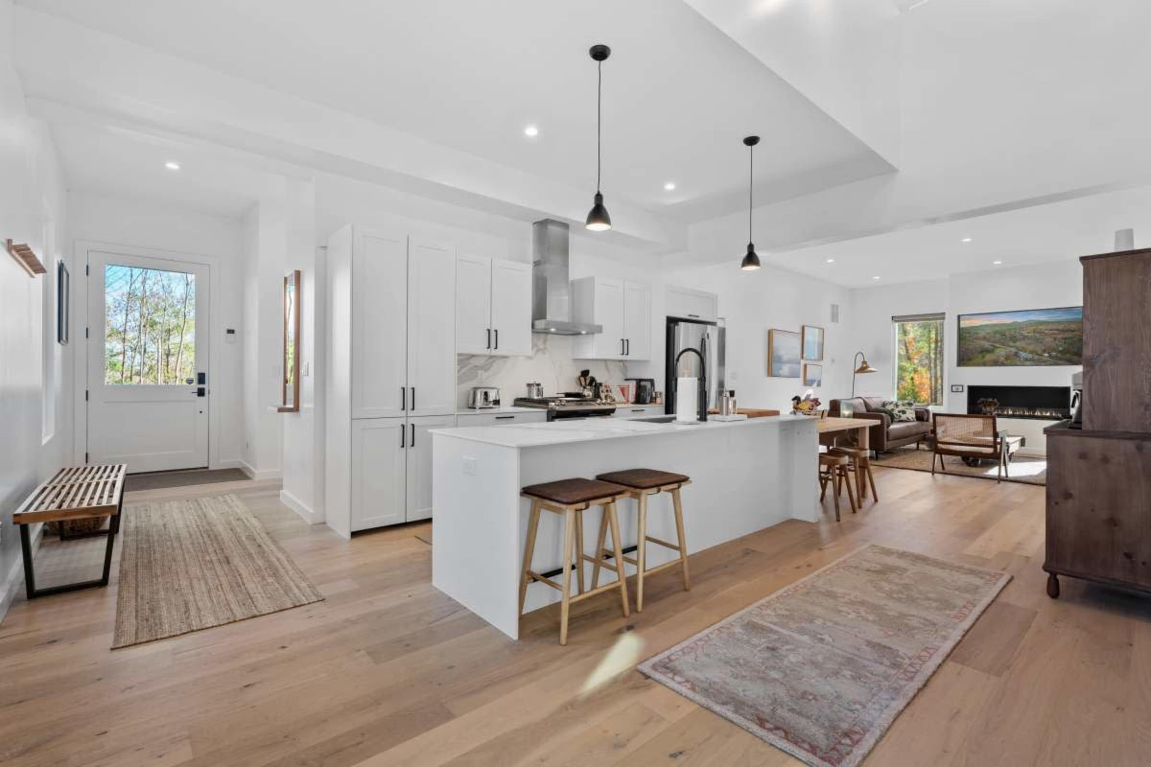 Light filled, airy, open, newly built contemporary Woodstock retreat with mountain views, pool, hot tub, sauna, fire pit,  & gym Image in Woodstock, Woodstock, NY