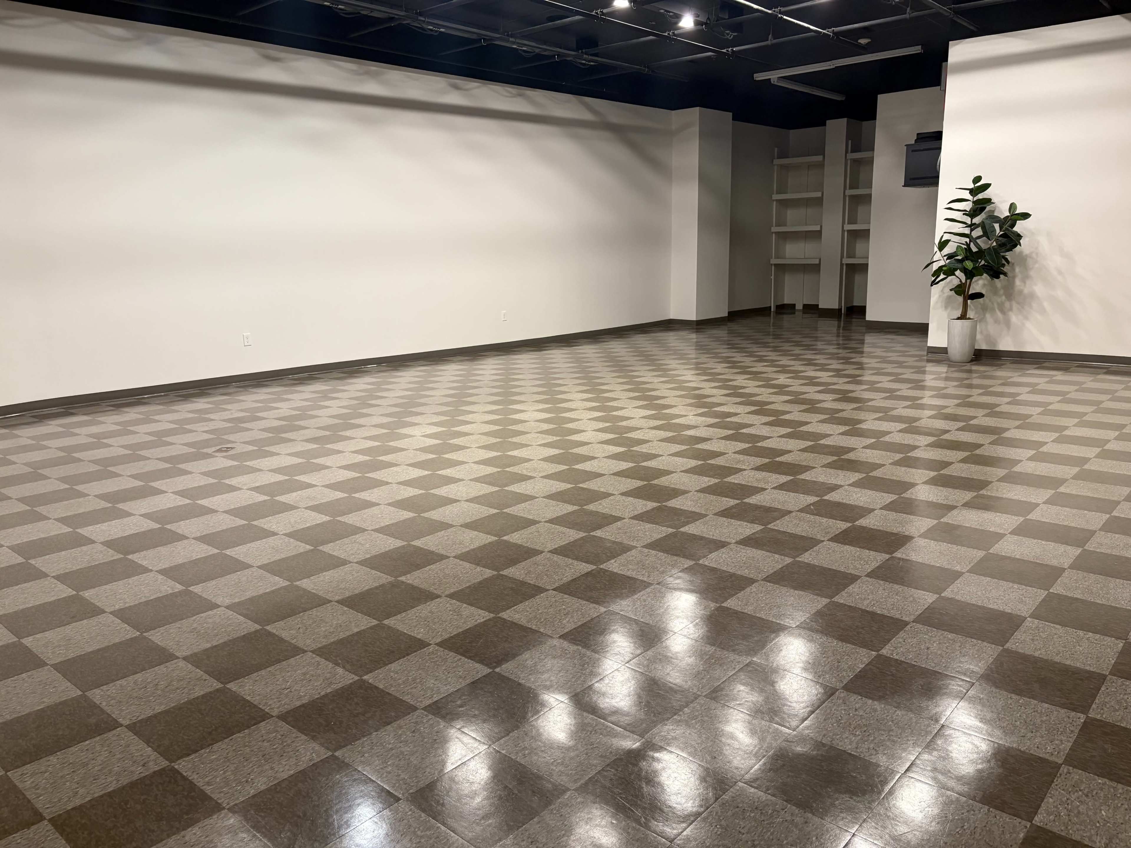 Bright, Versatile Former TV Studio — Perfect for Yoga, Dance, Workshops, & Creative Productions Image in Reading, Reading, MA