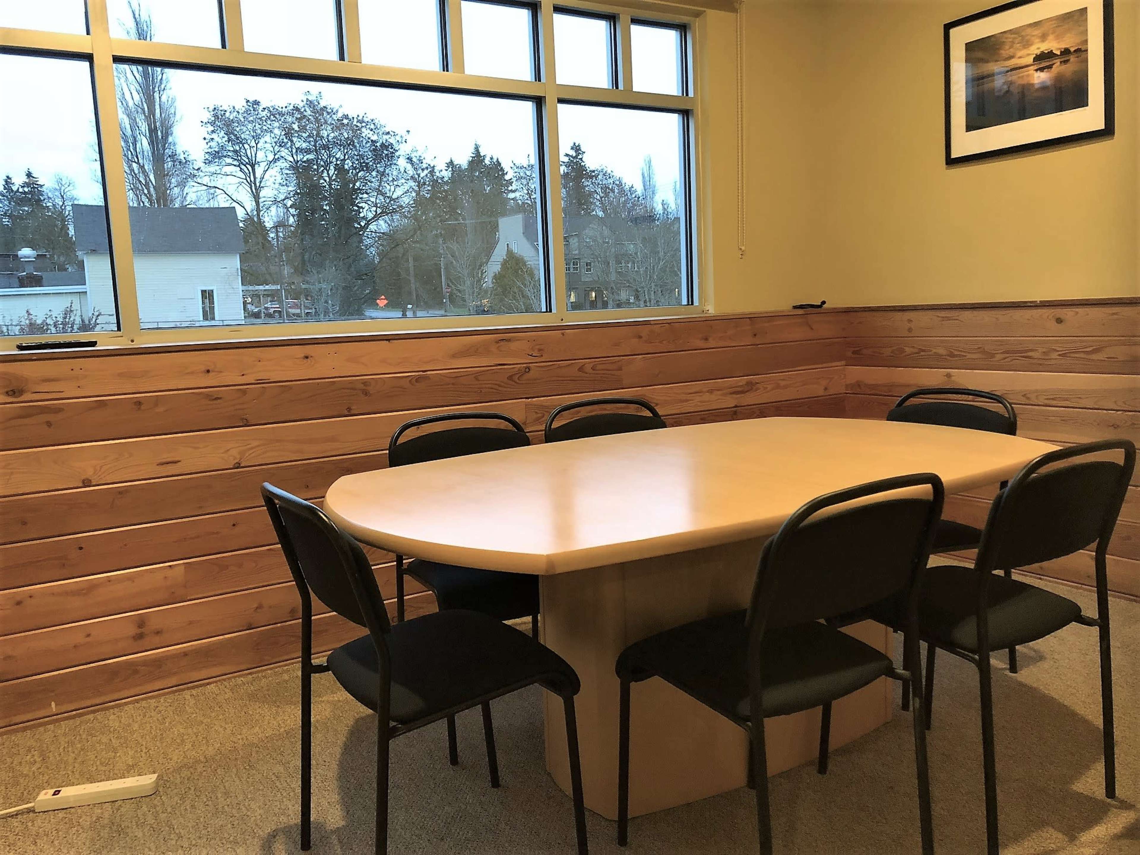Second floor mid-size meeting room Image in Winslow, Bainbridge Island, WA