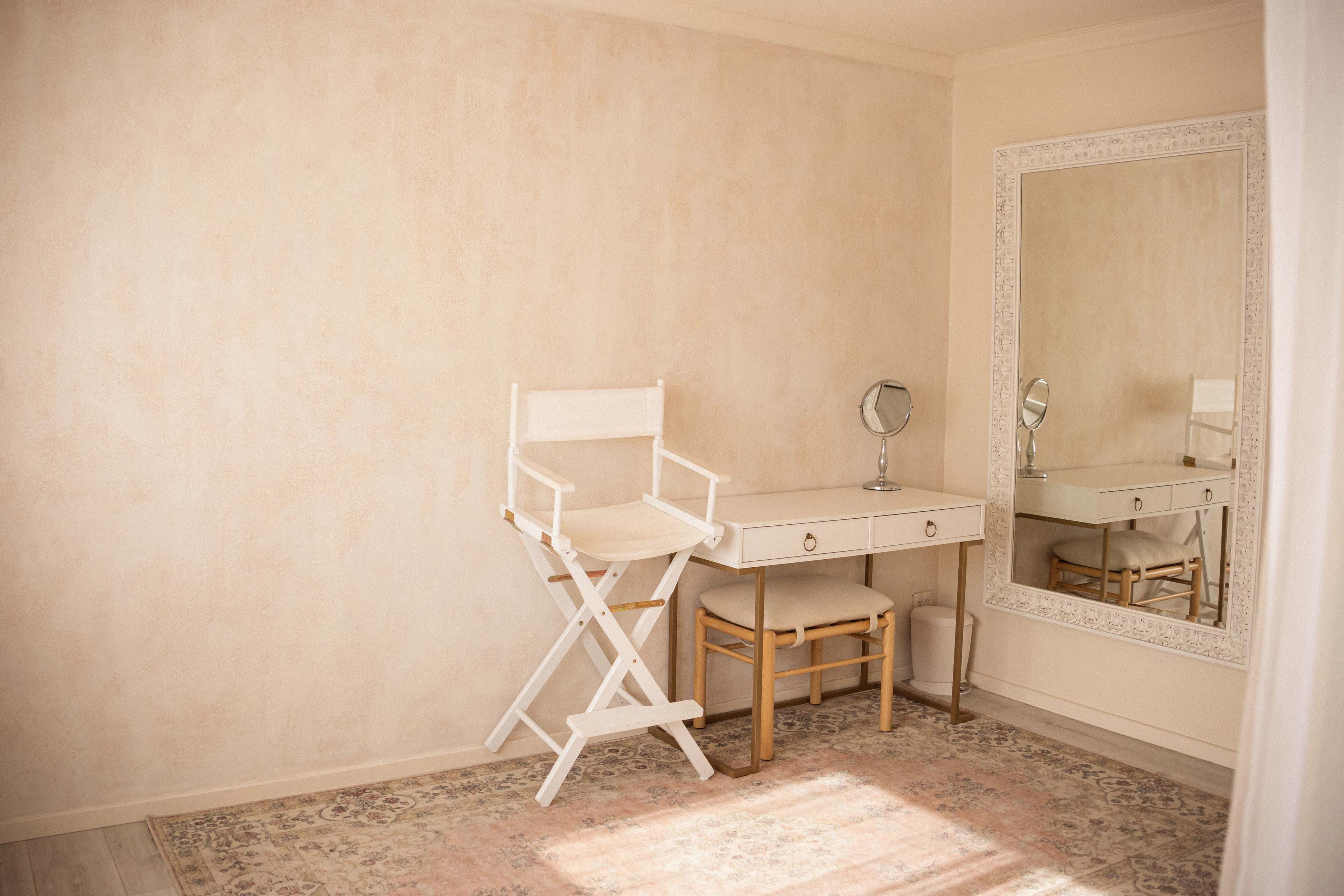 Natural Light Studio With Multiple Backdrops Image in Oak View, Huntington Beach, CA