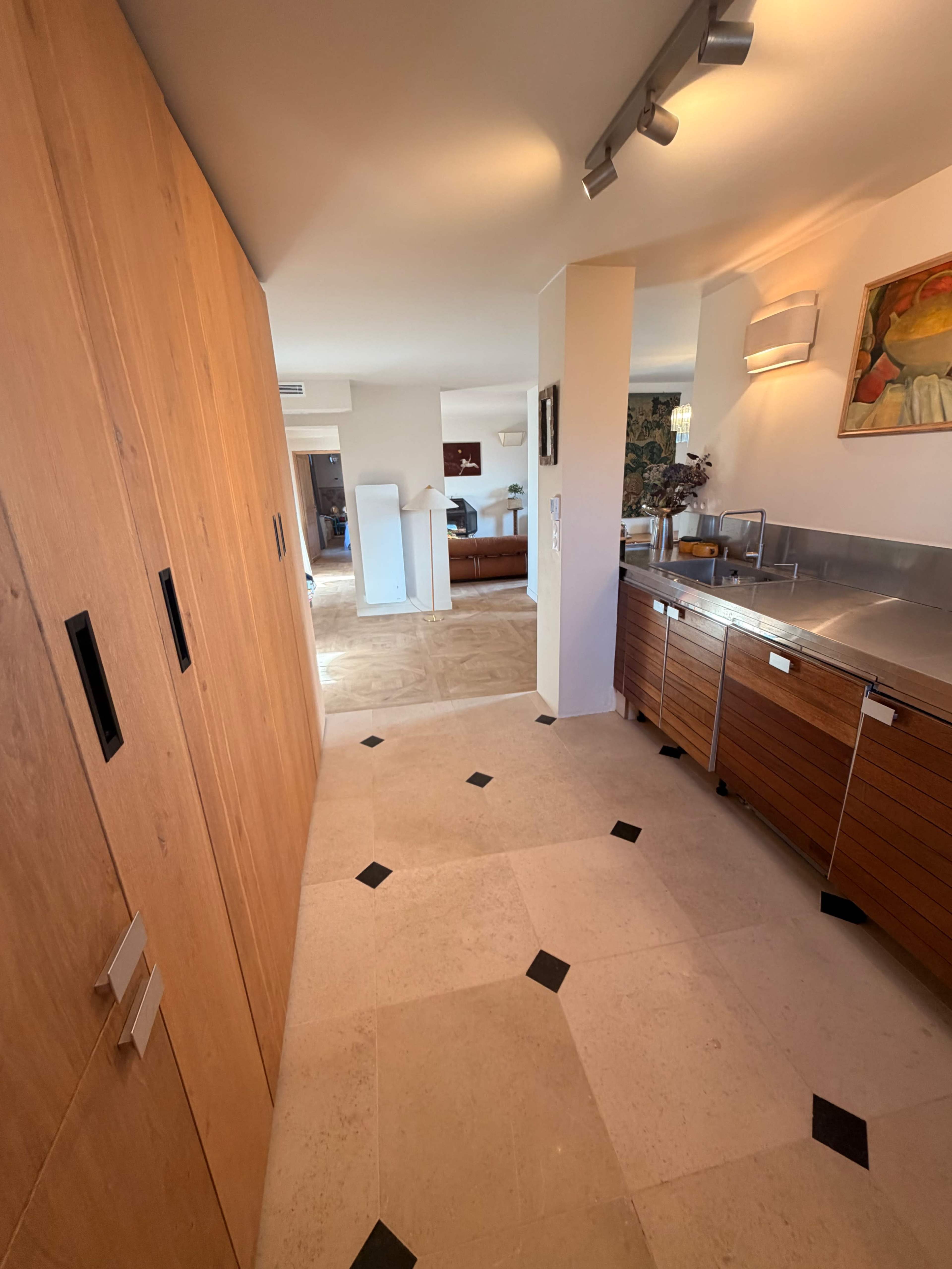 110m2 Design and spacious appartment full of light and mid century furnitures Image in Les Archives, Paris