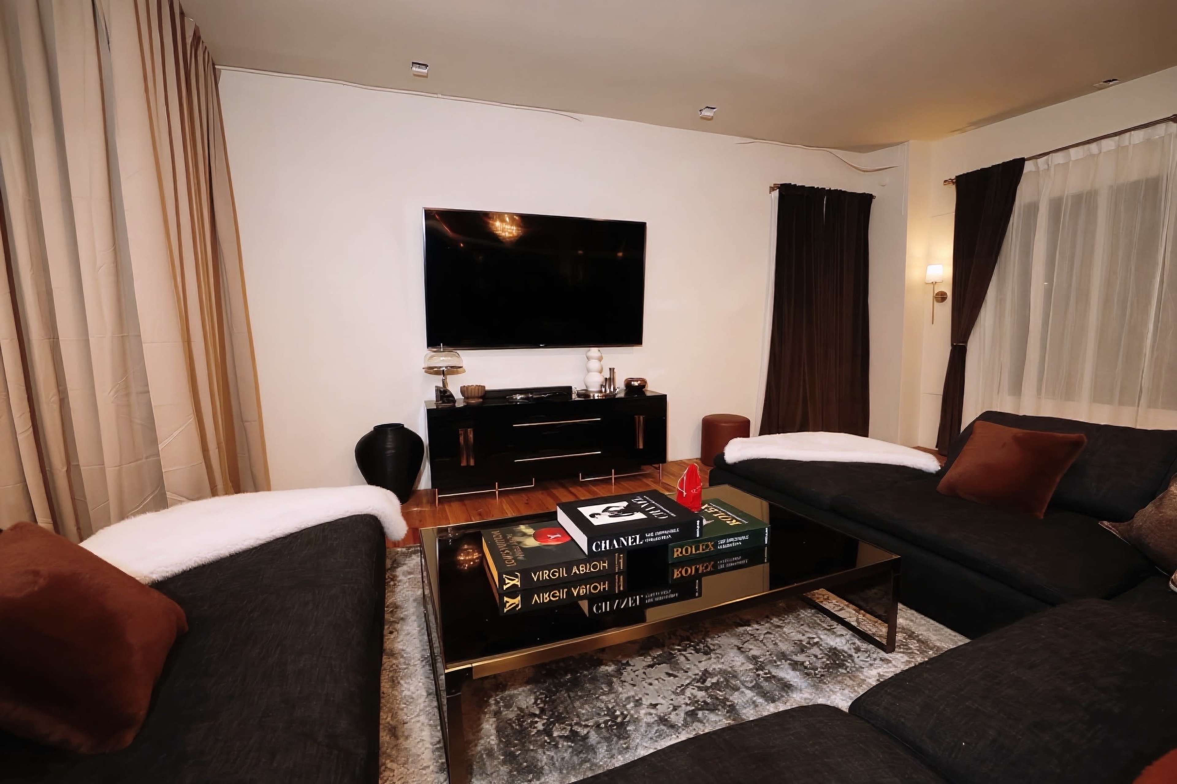 WestHollywood  Luxury Creative space with views of Melrose Ave Image in Central LA, West Hollywood, CA