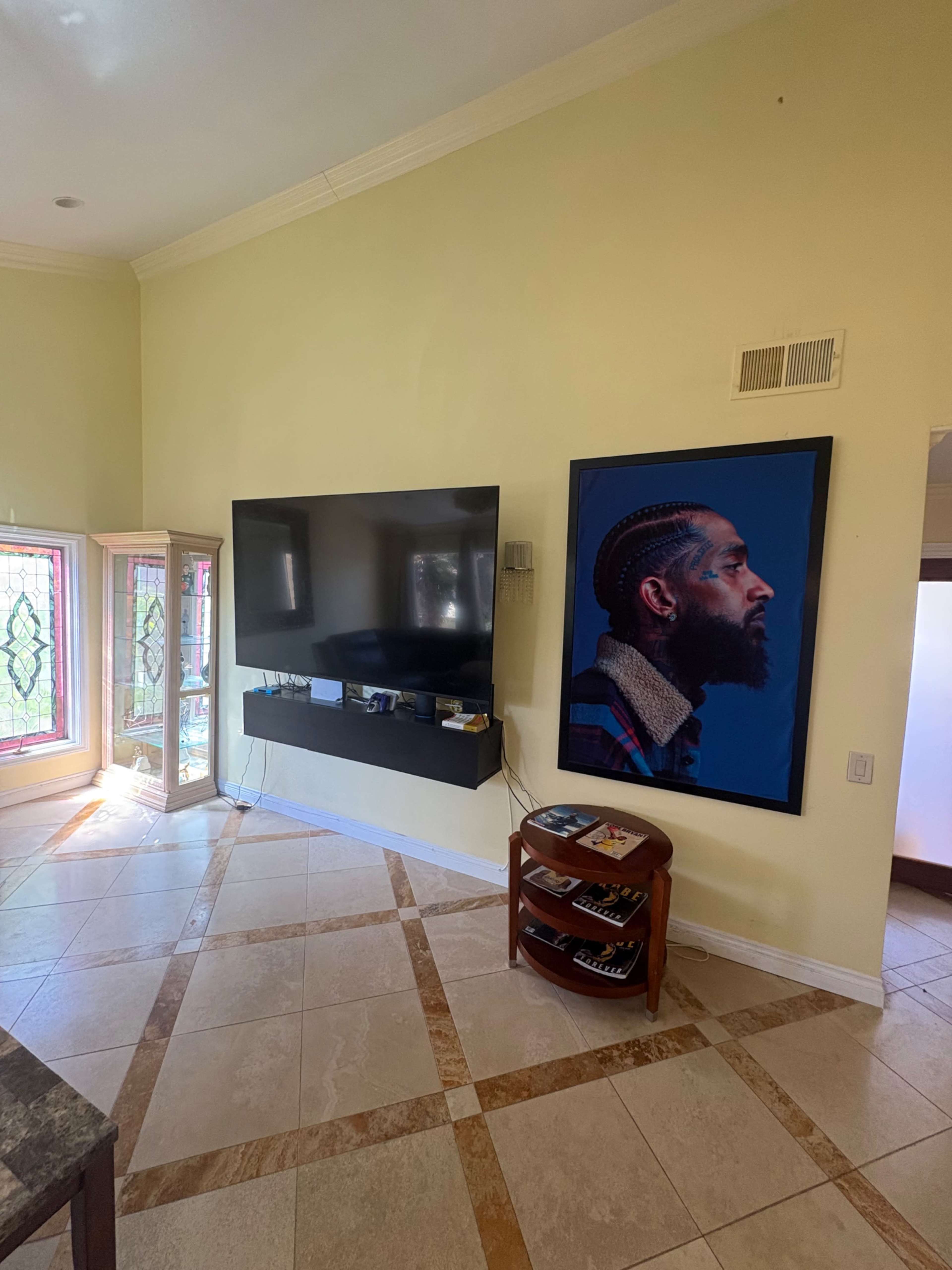 Beautiful home lactated 10 min from beach 5 Bedrooms 3 Full bathrooms and pool and hot tub in backyard Image in Huntington Beach, Huntington Beach, CA