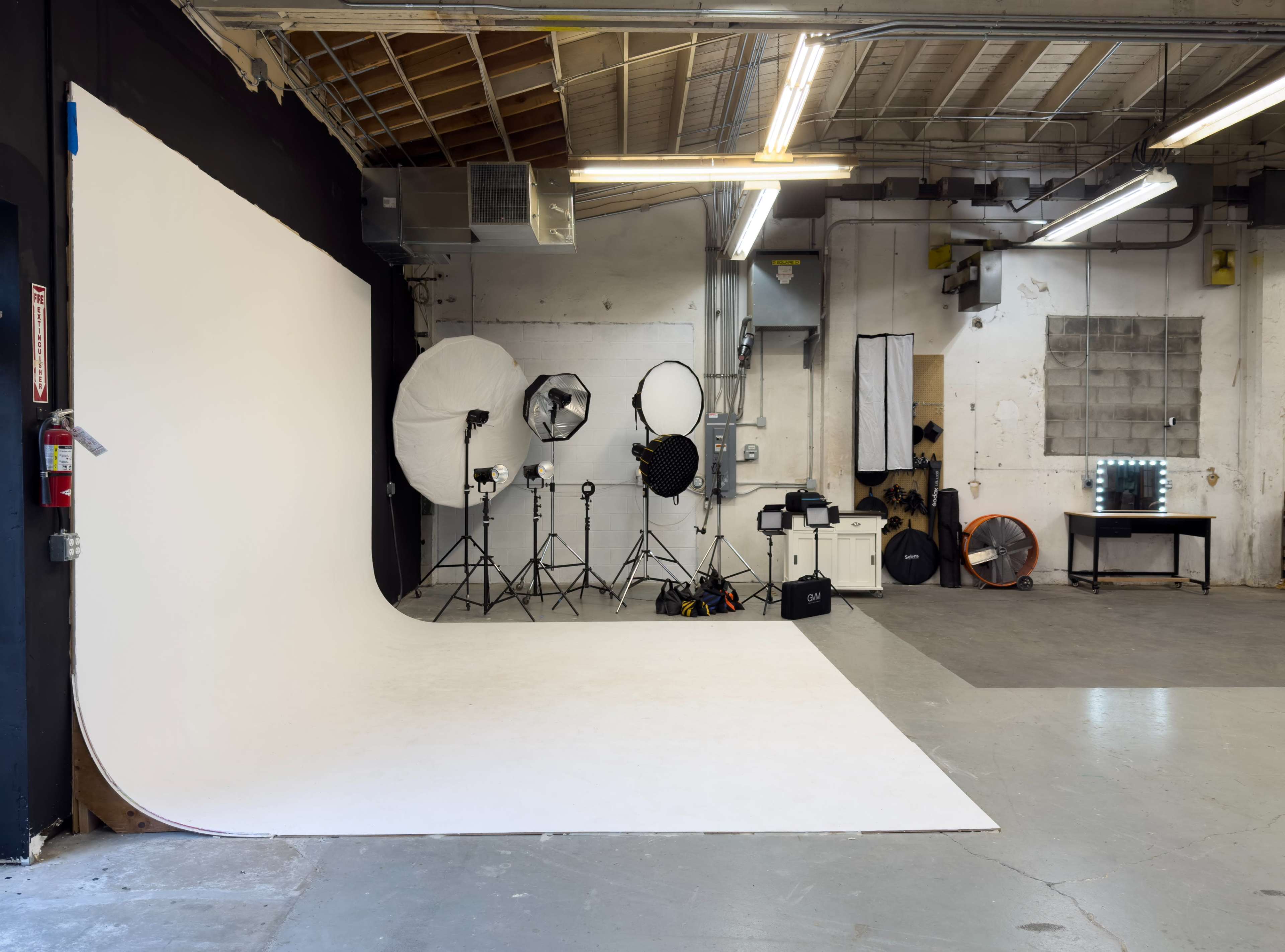 16ft Cyclorama station with long 48ft shooting space! Image in North Portland, Portland, OR