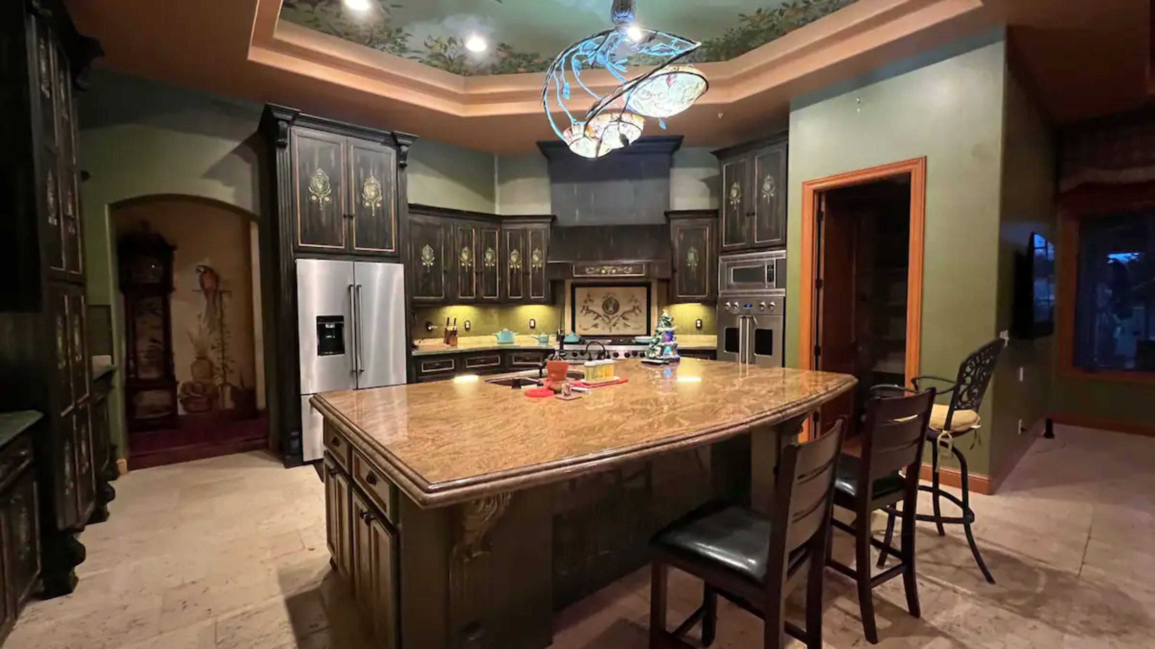 Delightful Luxury Ranch With Poolside Kitchen Image in , Gilroy, CA