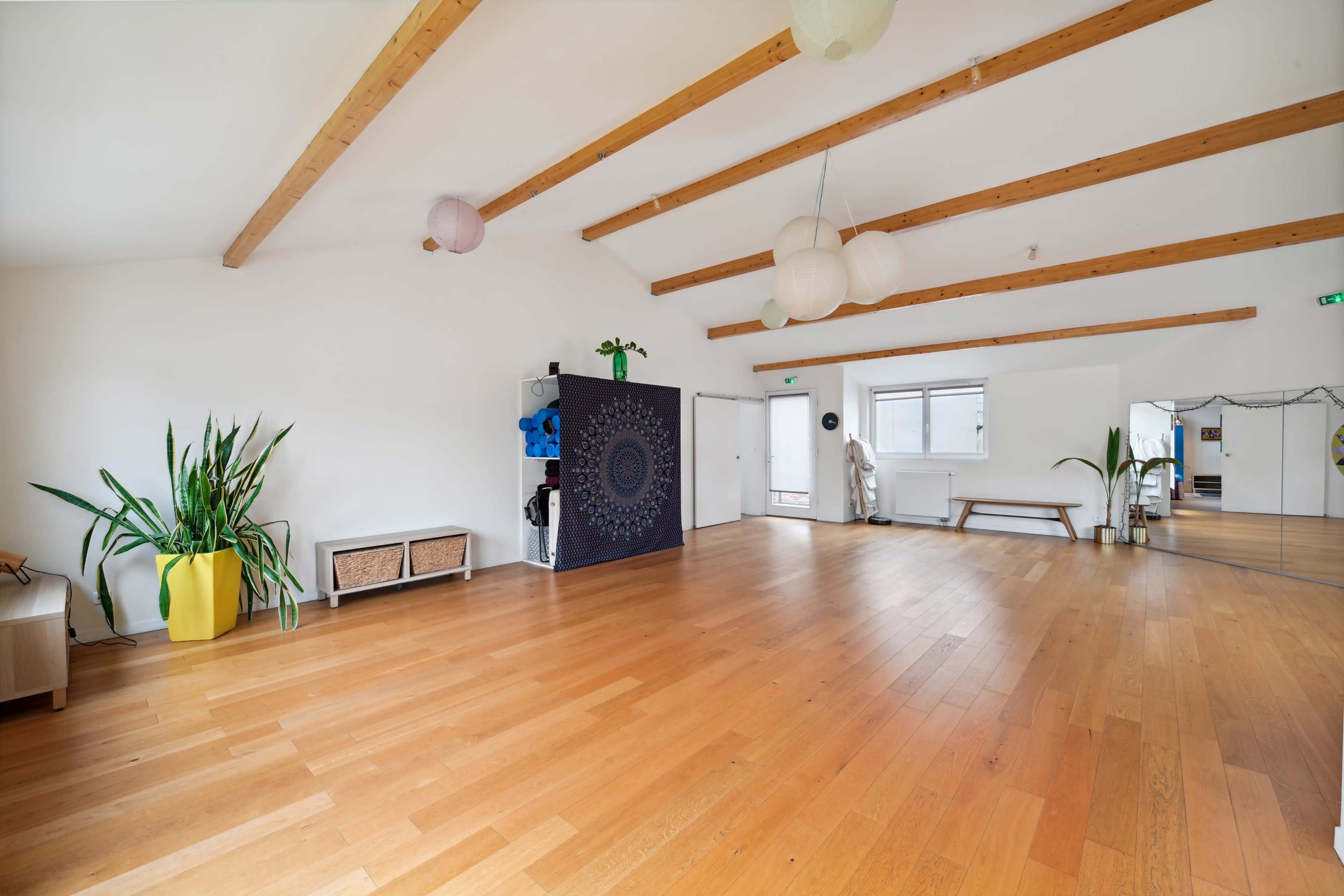 Salle lumineuse de 67 m² : zen et cosy Image dans , Arcueil, 