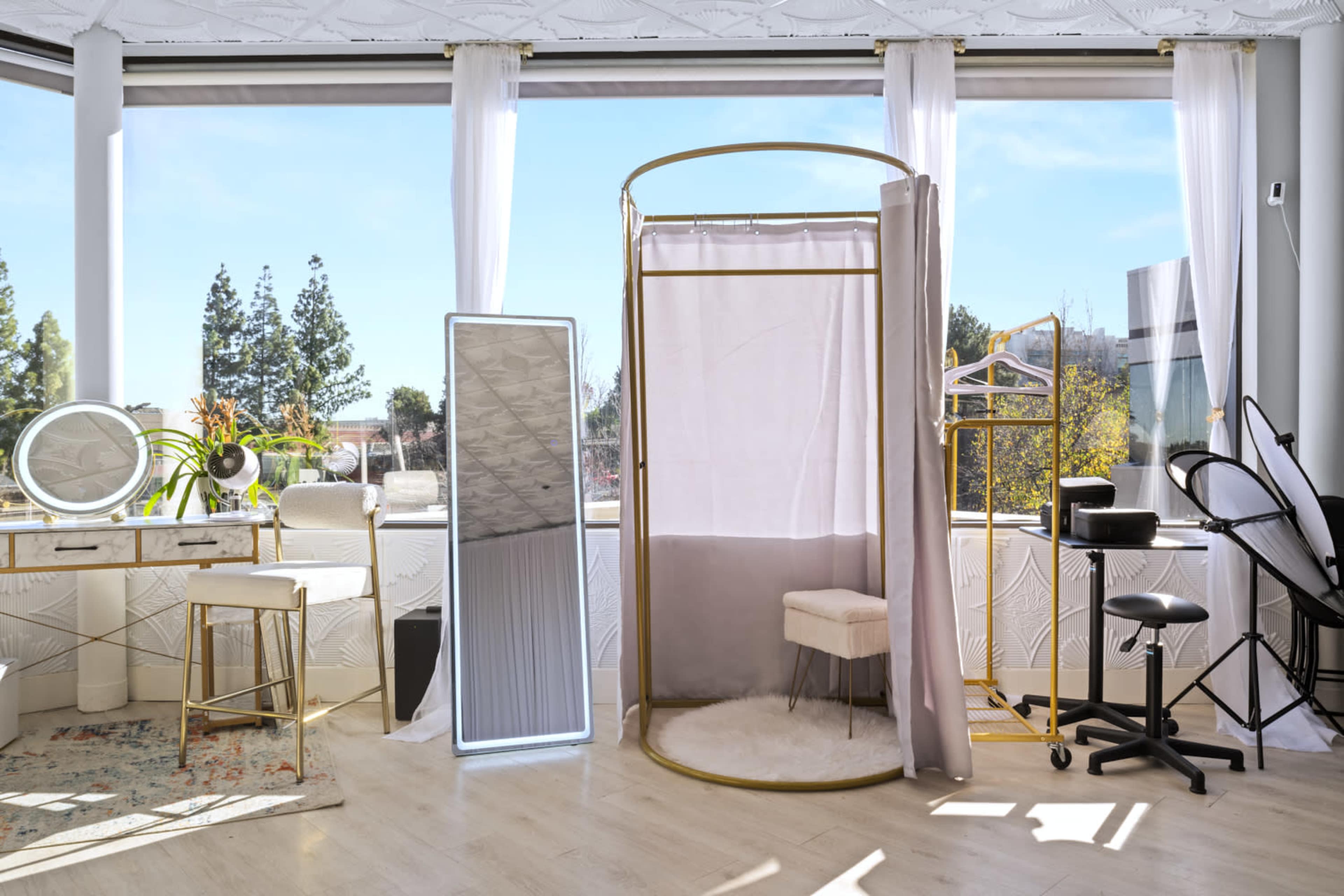 Luxe & Beautiful Photo Studio Image in Antioch, Antioch, CA