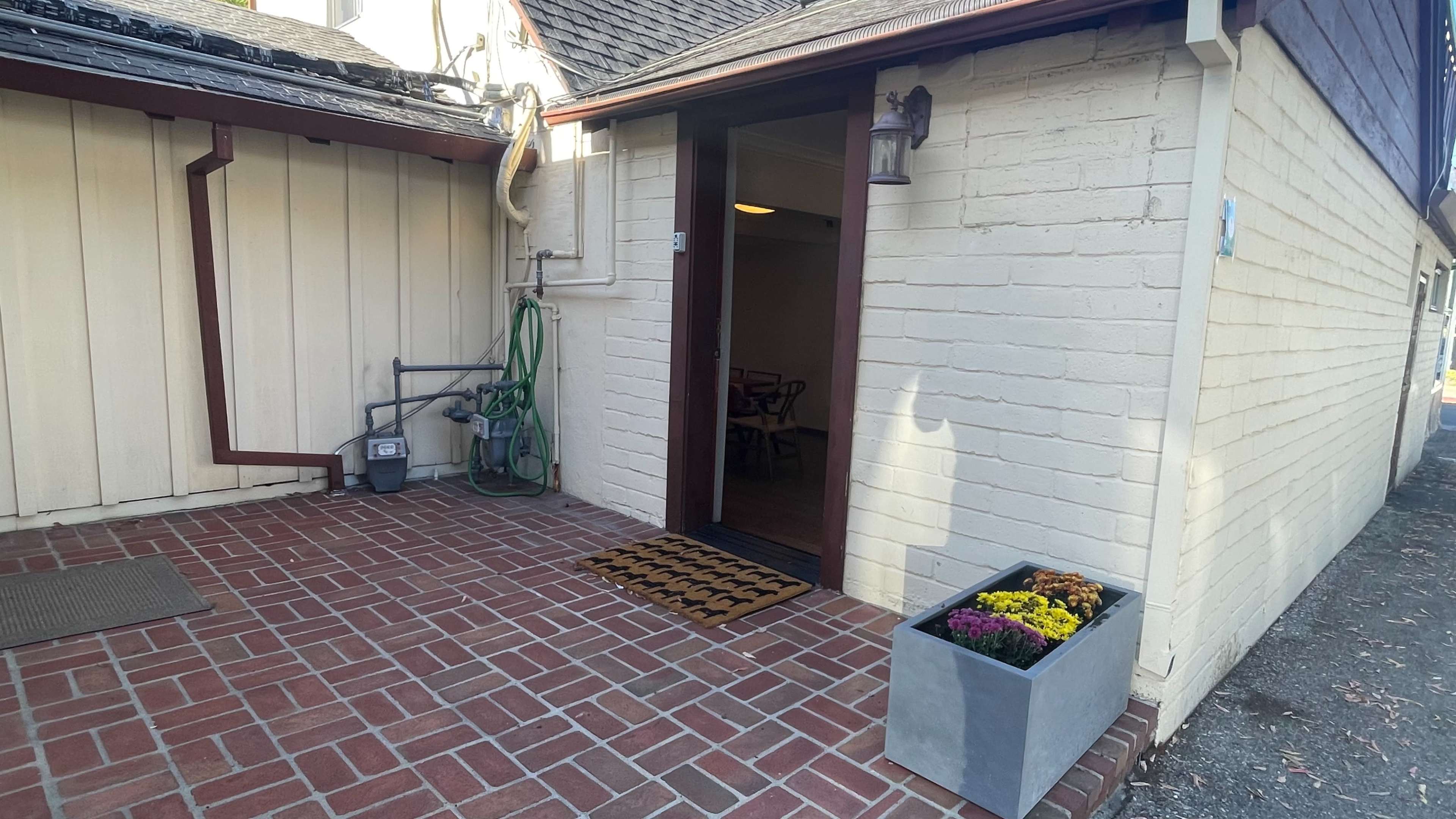Downtown Meeting Room with Courtyard Image in North Los Altos, Los Altos, CA