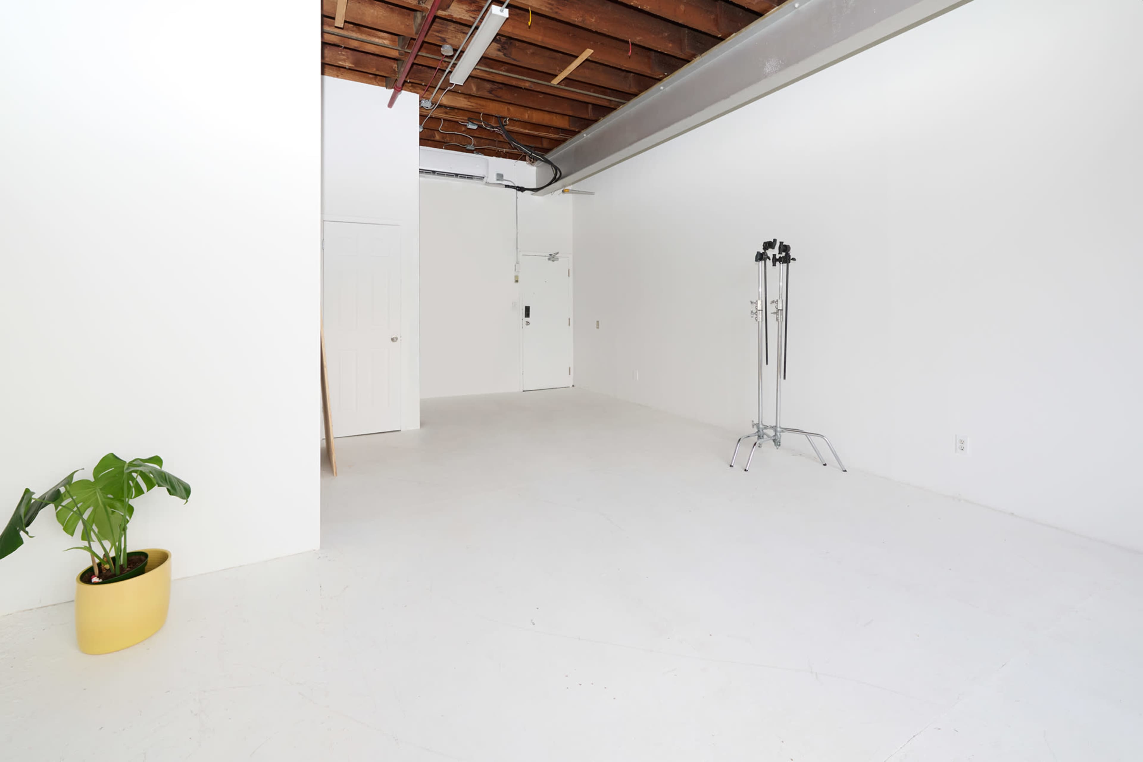 Traditional Photo Studio with Even North Light Image in Leaside, Toronto, ON