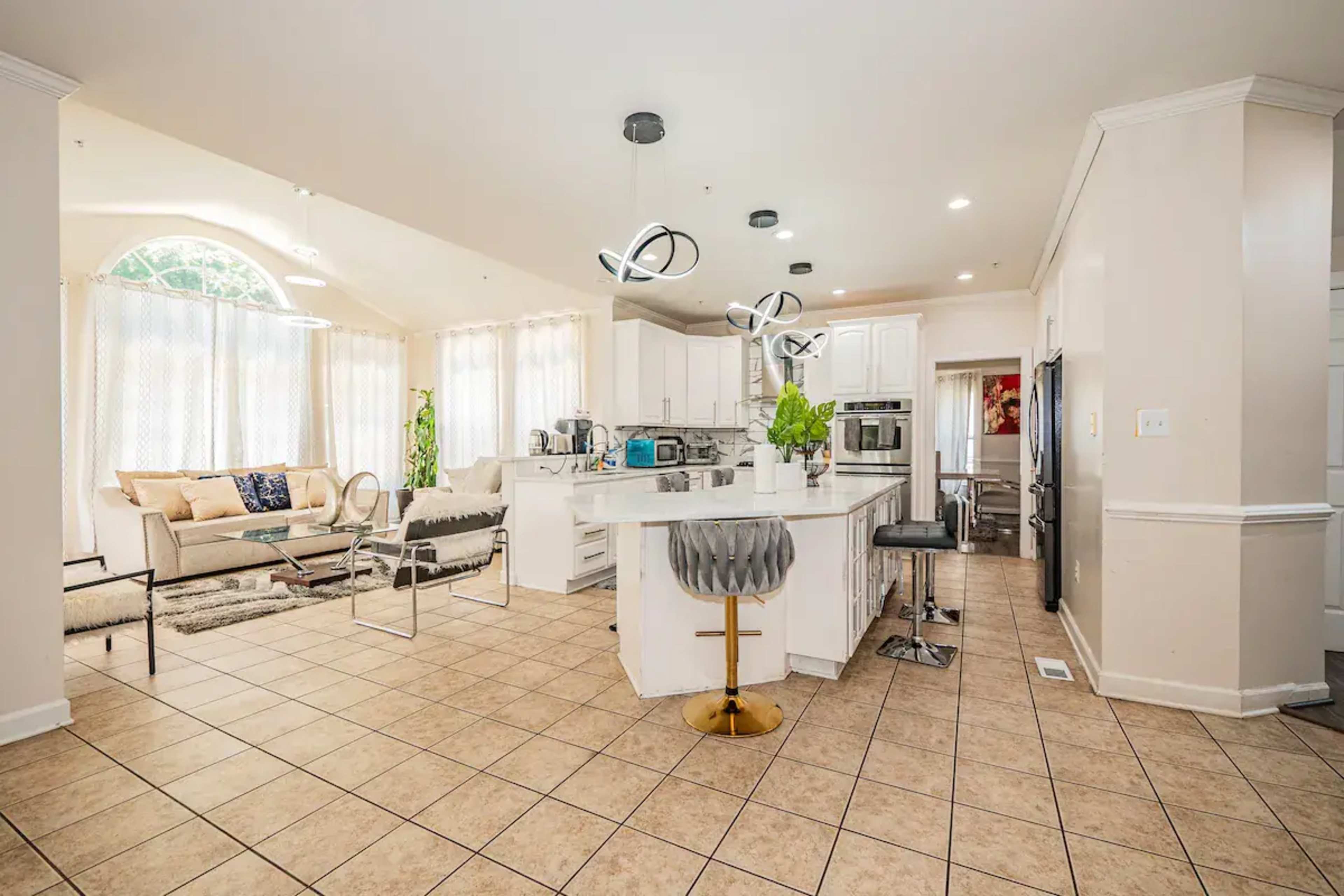 Spacious and Cozy 8 Bedrooms house w/ Gym near D.C Image in Glenn Dale, Glenn Dale, MD