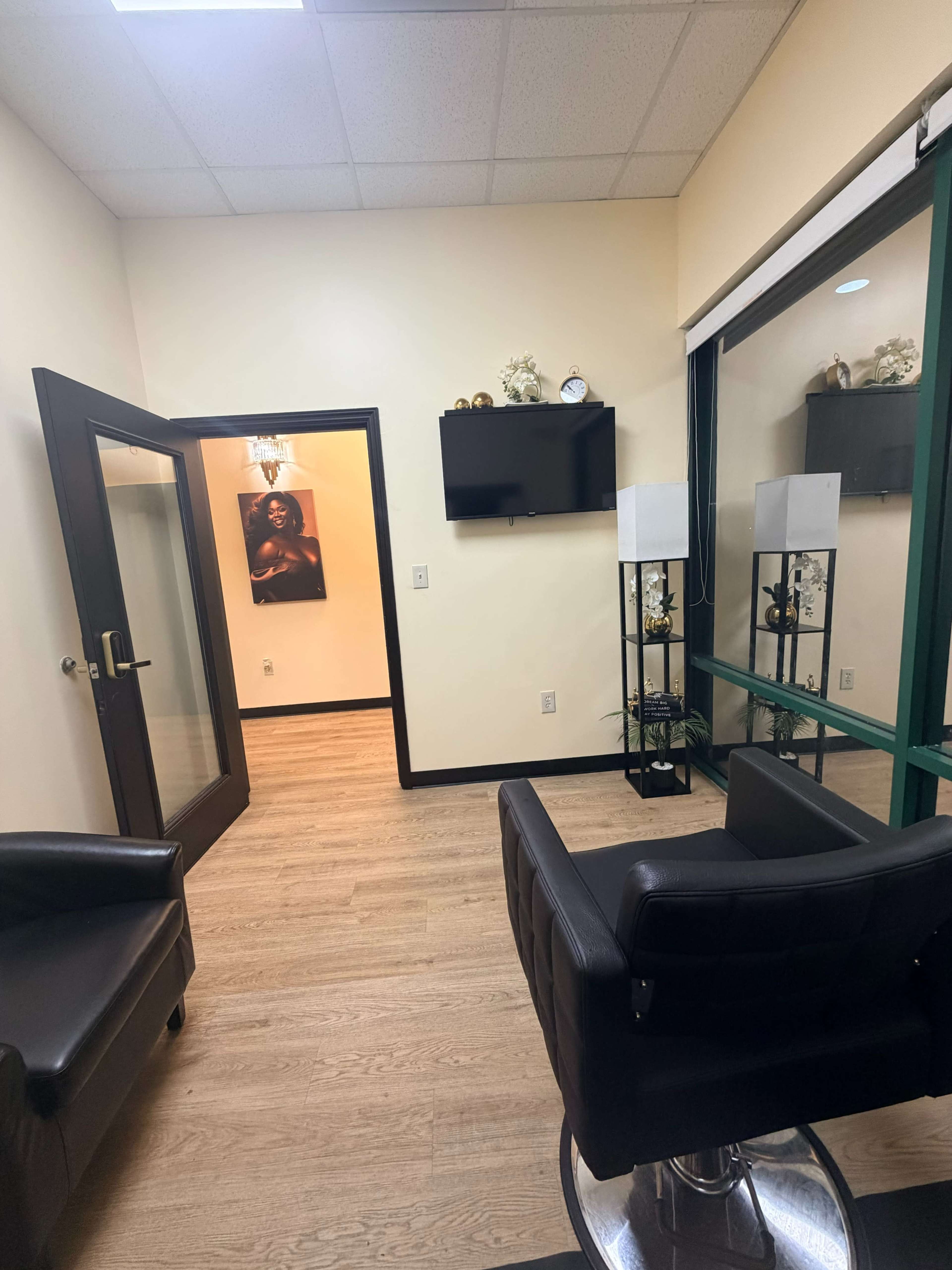 Modern Glam Salon Studio in Hampton-Perfect for Beauty Shoots & Classes Image in , Hampton, GA