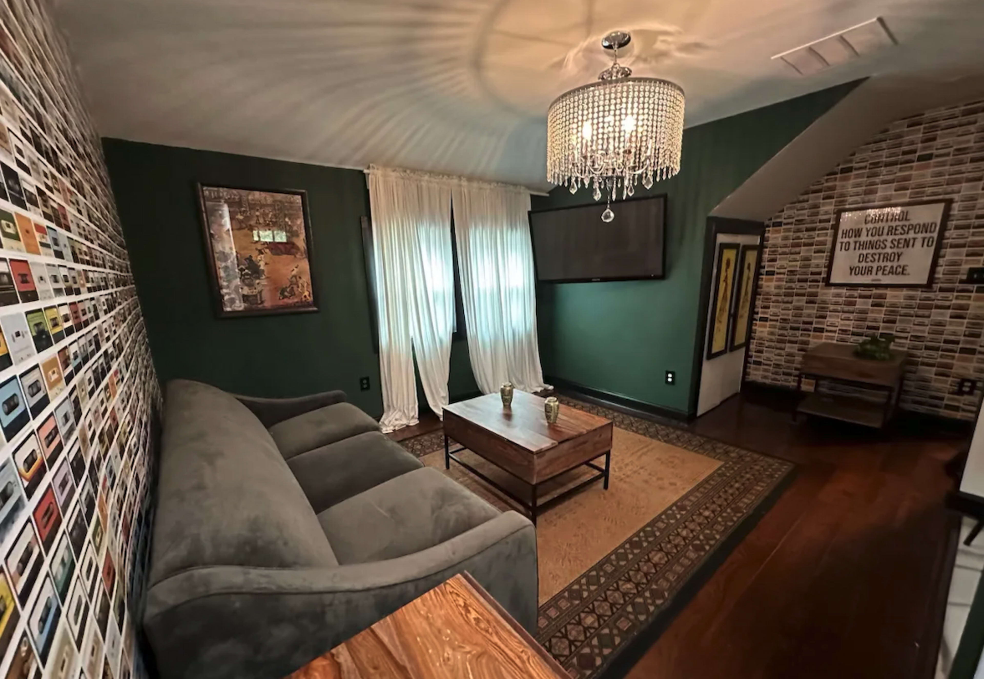 Metro Atlanta Photo and Podcast Studio Image in Colonial Hills, East Point, GA