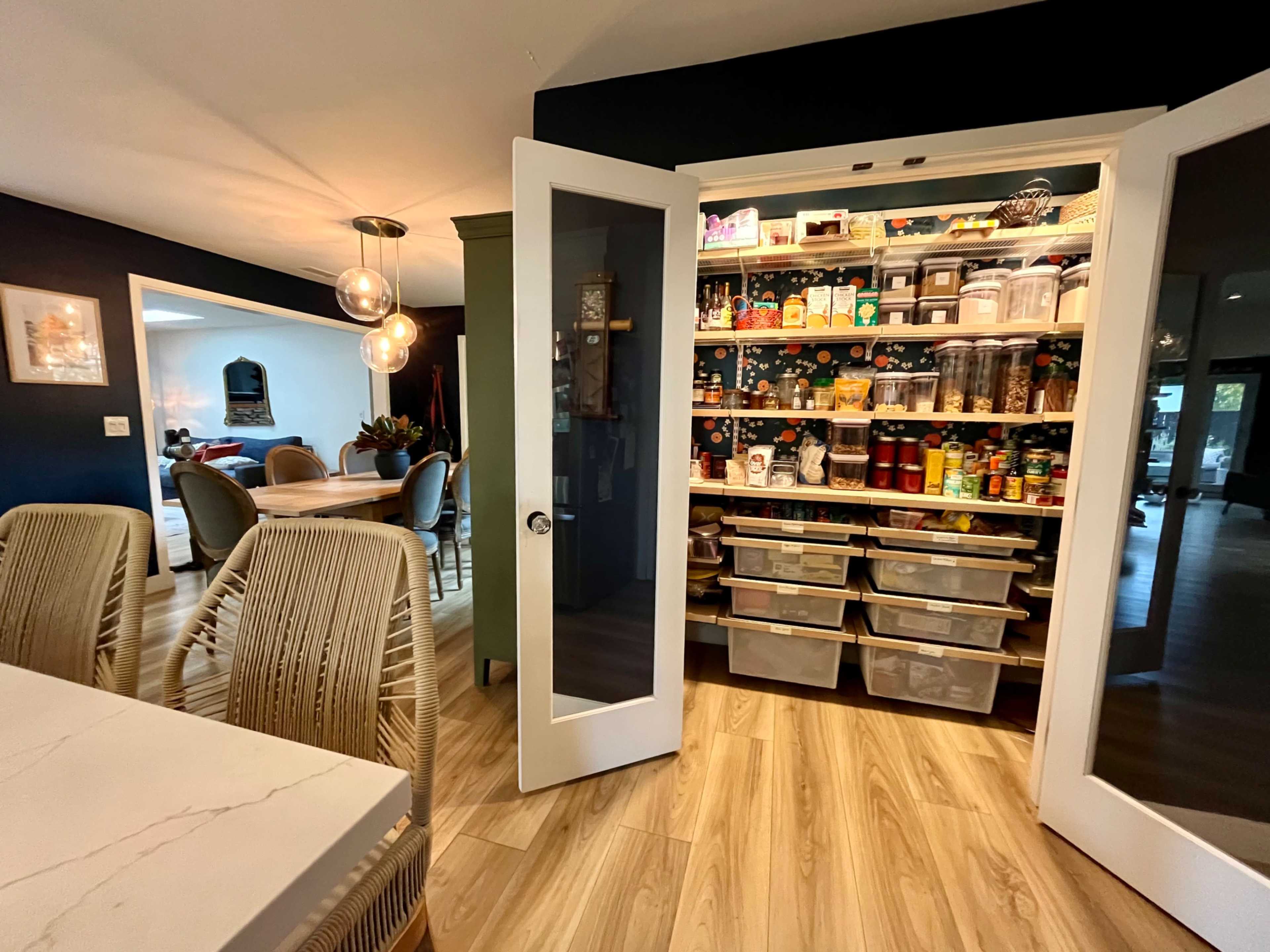 Open Concept California Kitchen & Living Space Image in Saratoga Ranch, Calabasas, CA