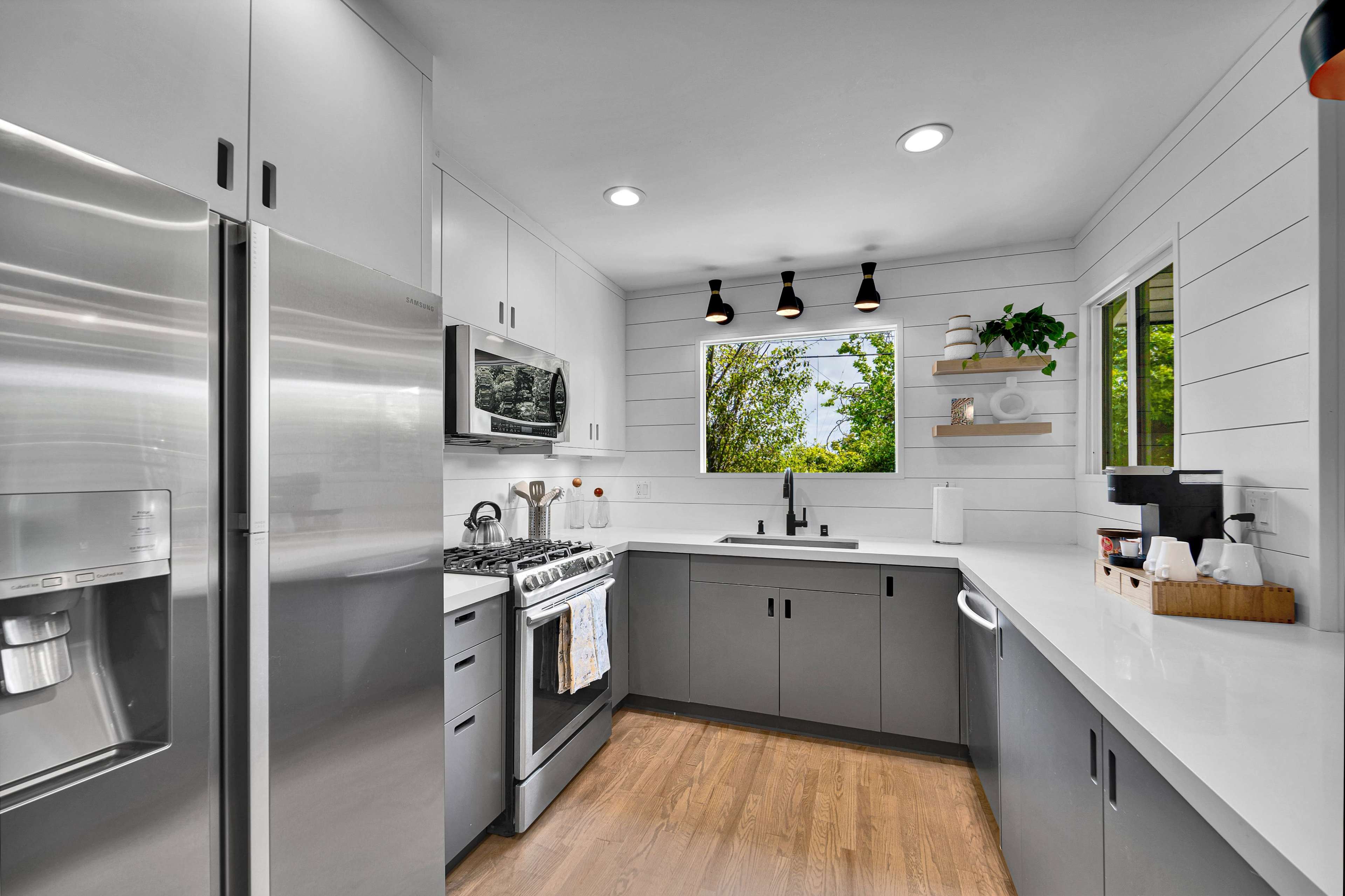 Modern, Tranquil Bungalow with Designer Finishes Image in Westchester, LOS ANGELES, CA