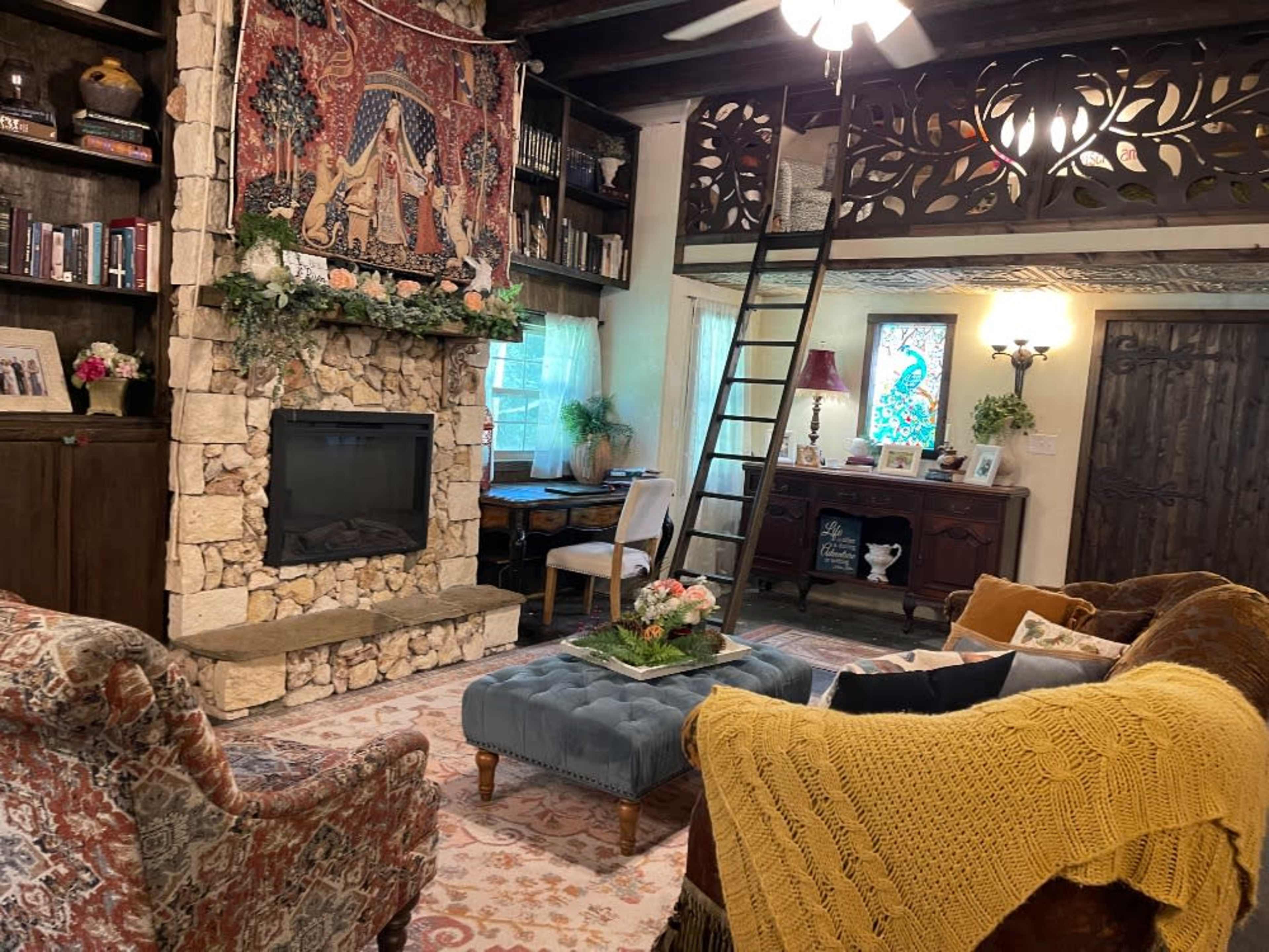 Indoor Living & Kitchen 