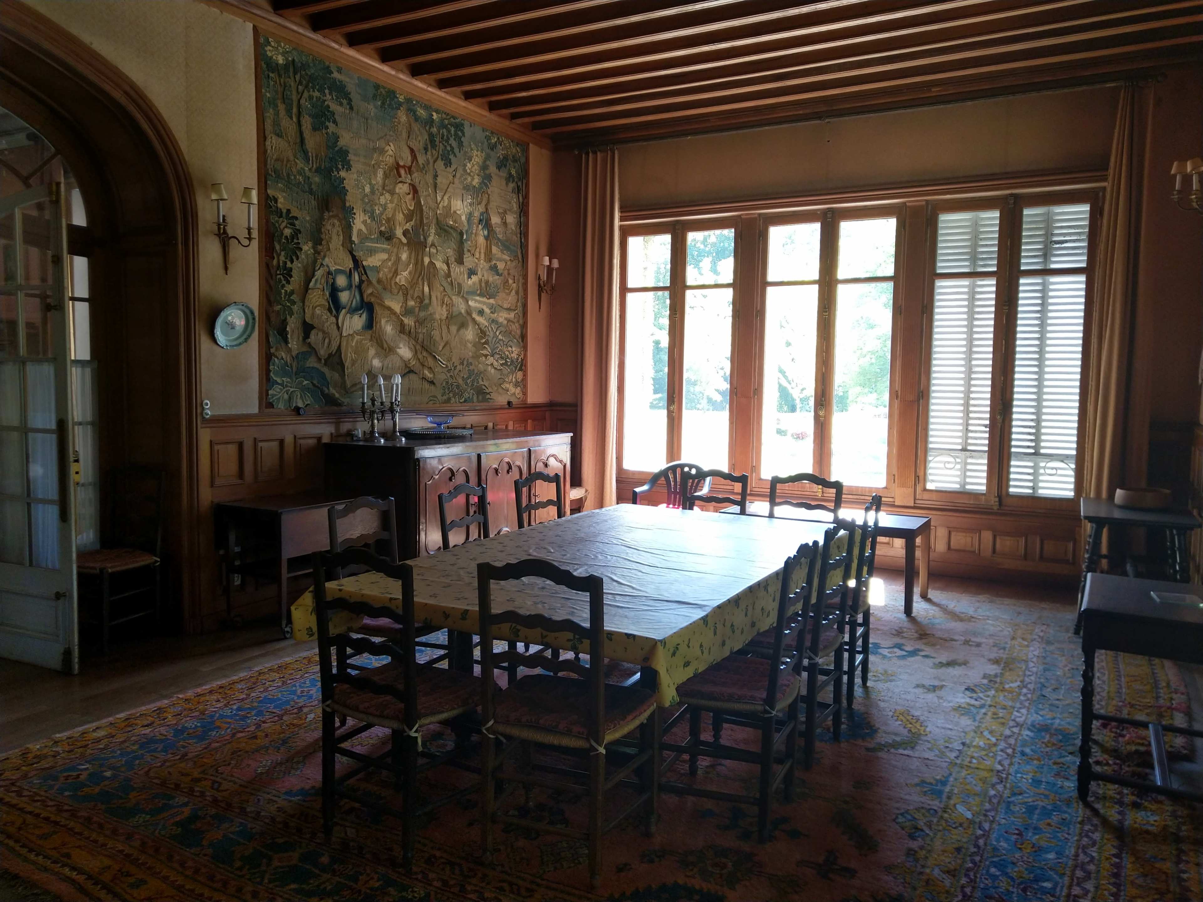 Country Manor in the middle of a large garden. Image in , Jarnac