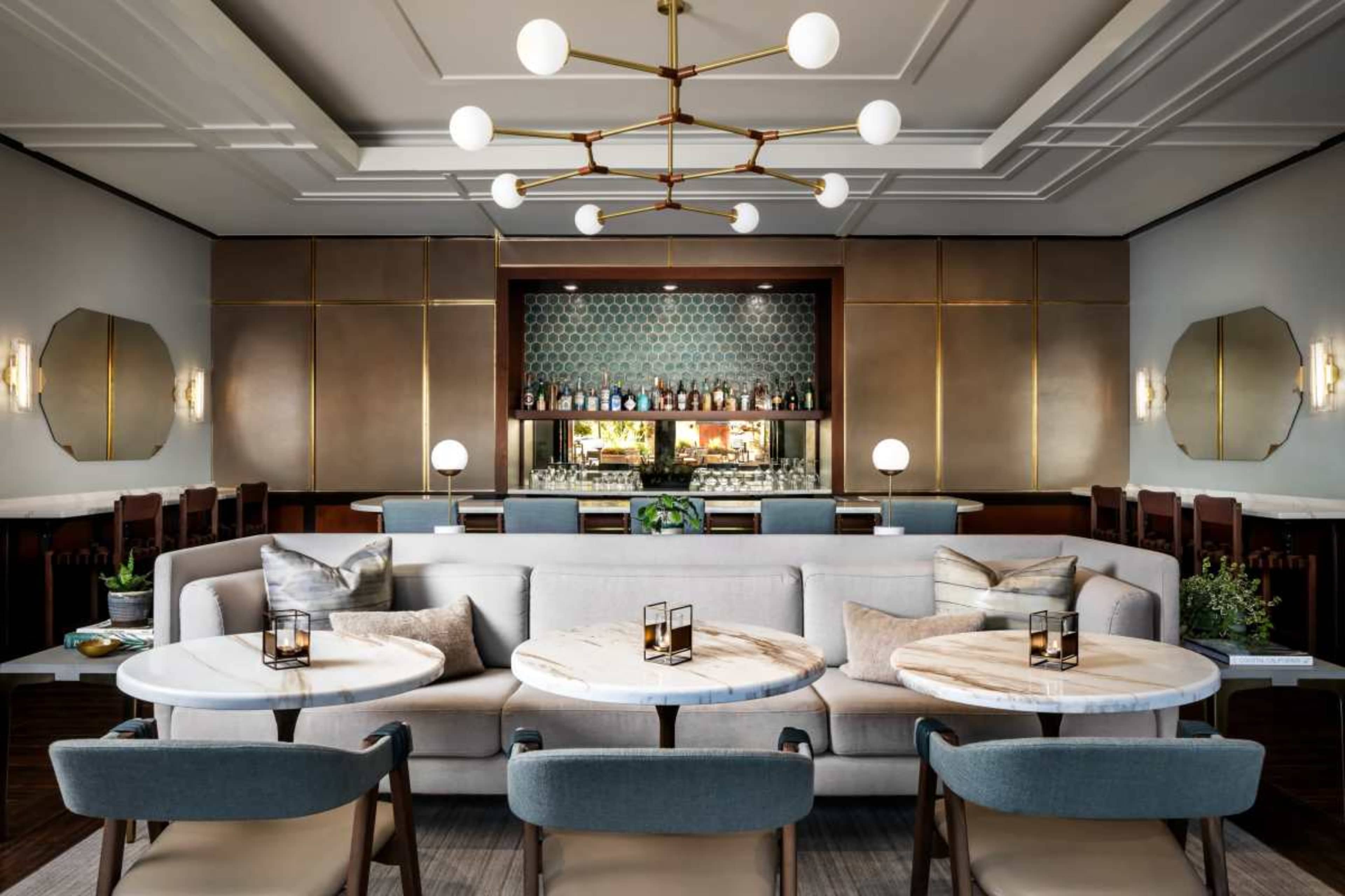 Professional Luxury Meeting space with Plug 'n Play Image in Mid-City, Santa Monica, CA