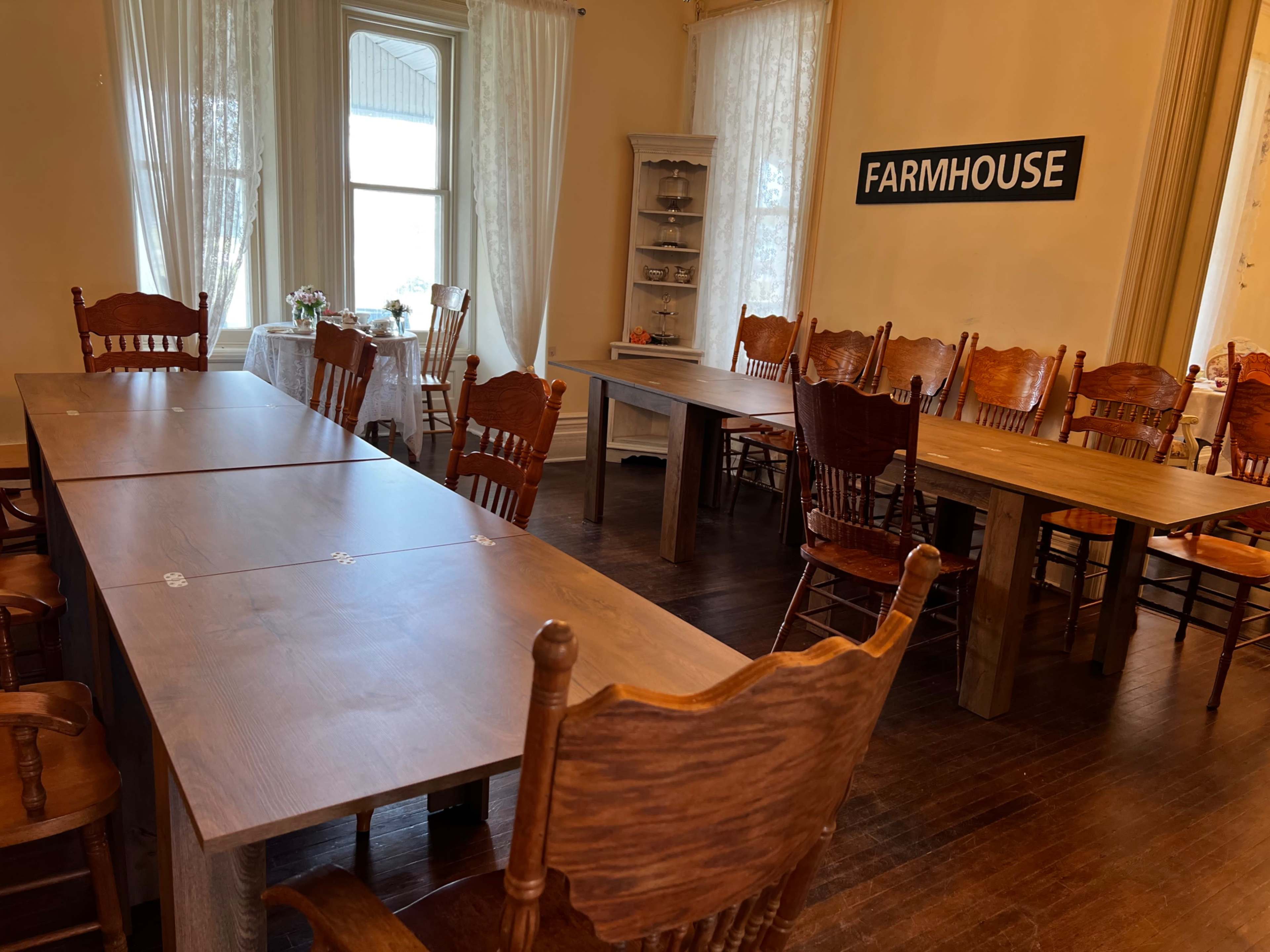 Beautiful space in a historic Victorian home Image in Oro-Medonte, Oro-Medonte, ON