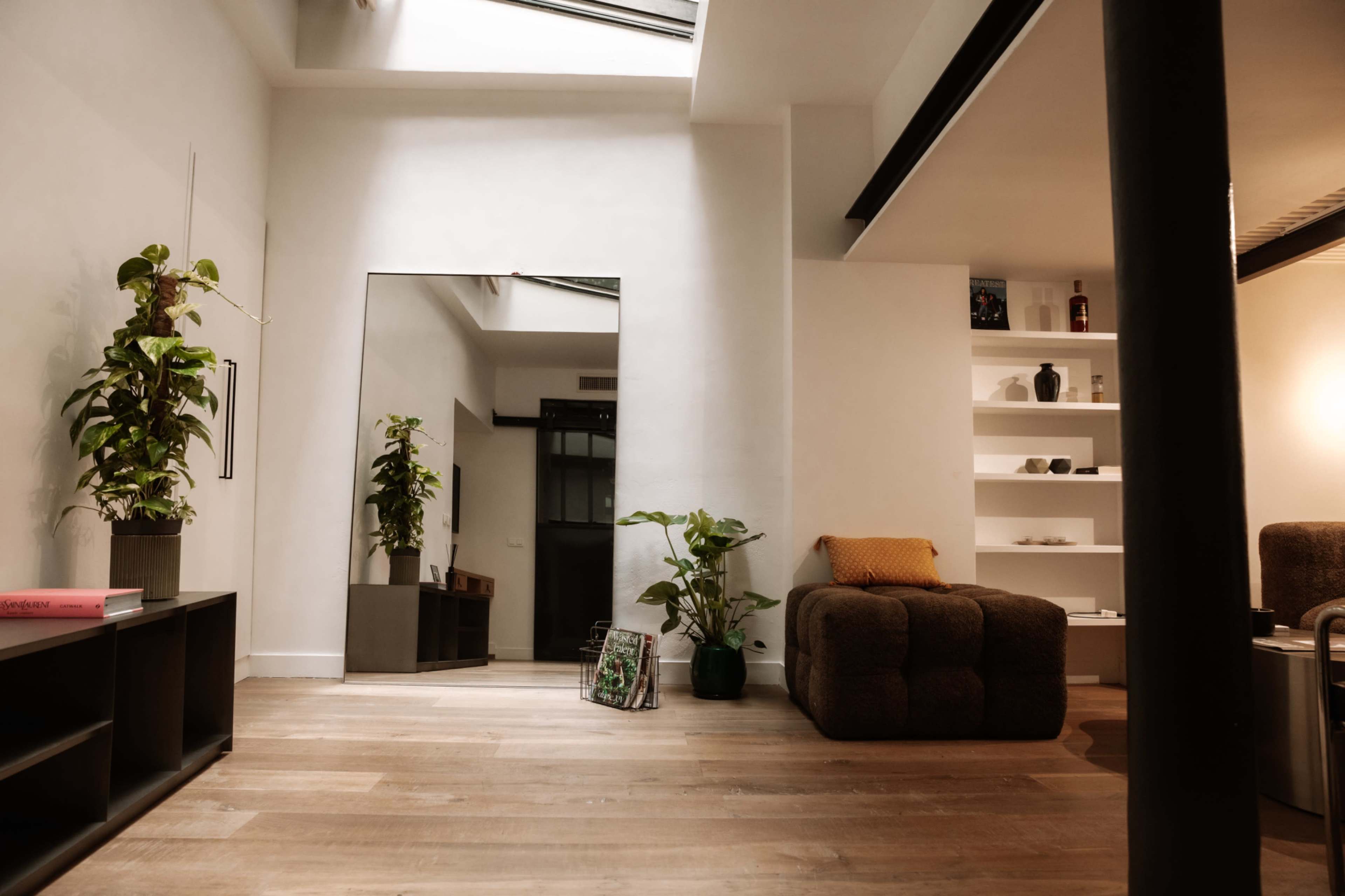 Loft lumineux avec cyclo et zones modulables Image in Ste Marguerite, Paris, 
