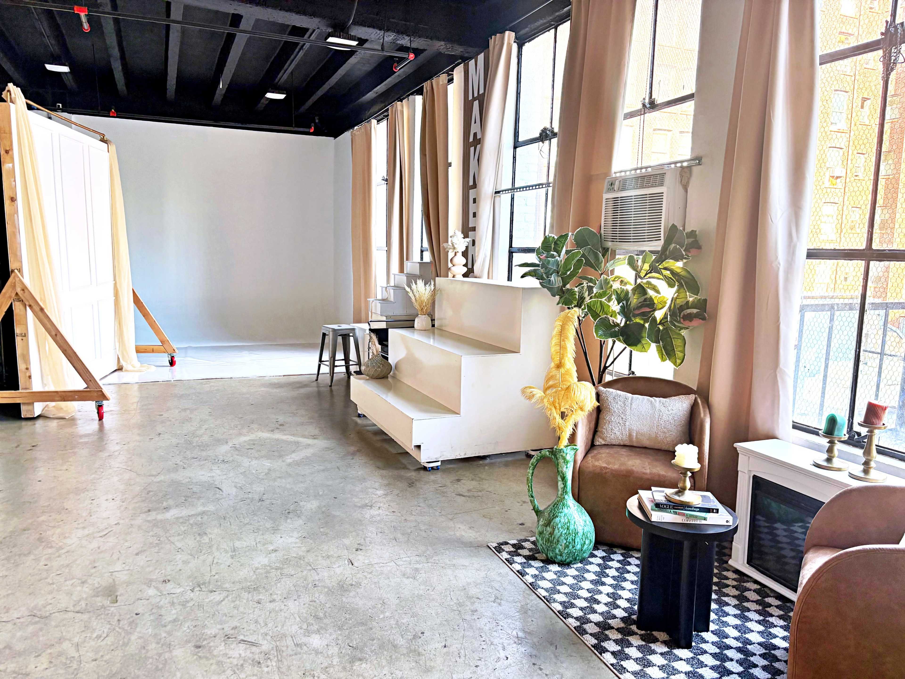 The pop-up Studio: City Views, Mobile Wall, Open Floorplan Image in Central LA, Los Angeles, CA