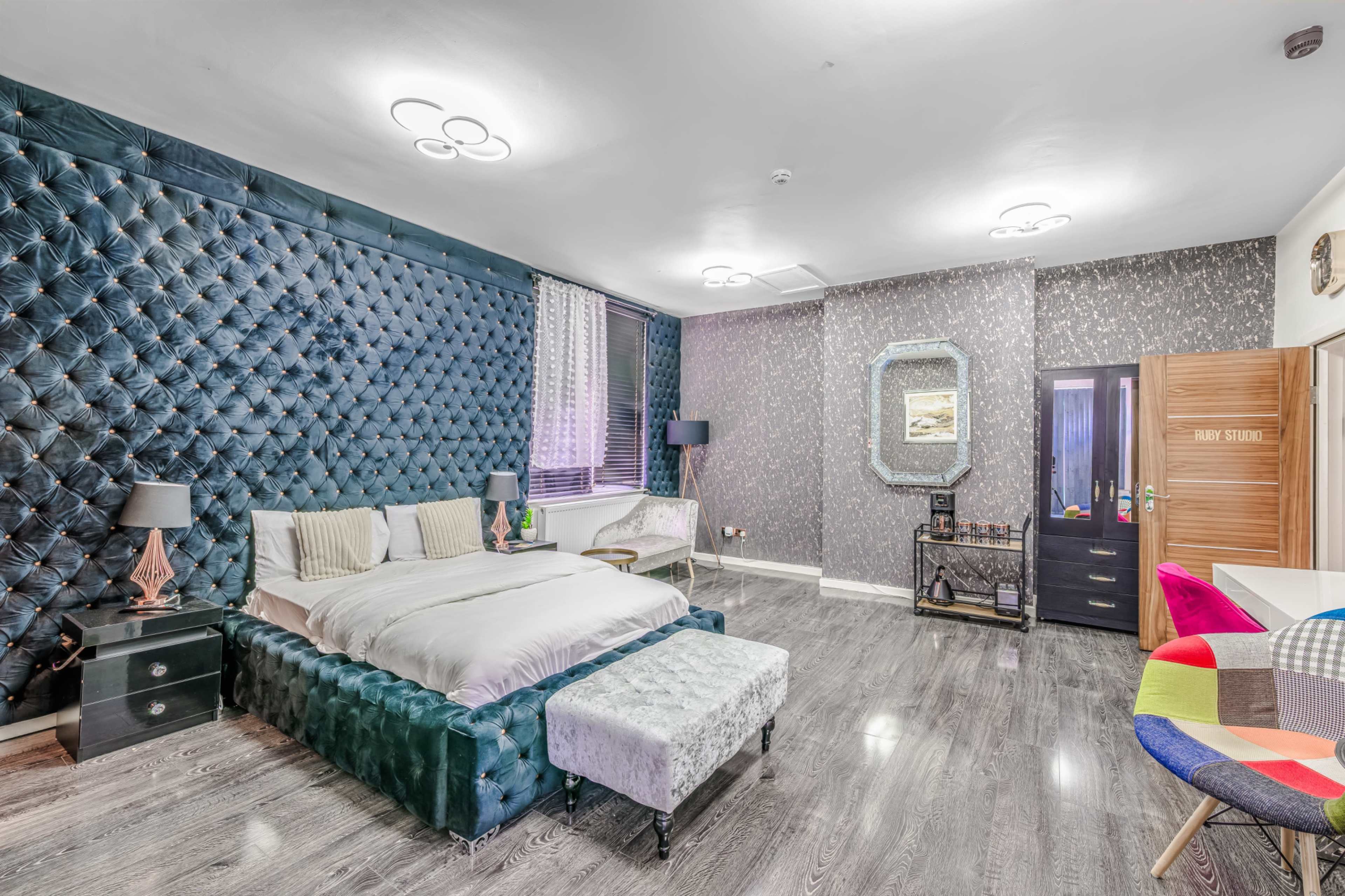 Bright Lifestyle Studio for Photoshoots & Content Creators – Jewellery Quarter Image in Jewellery Quarter, Birmingham, ENG