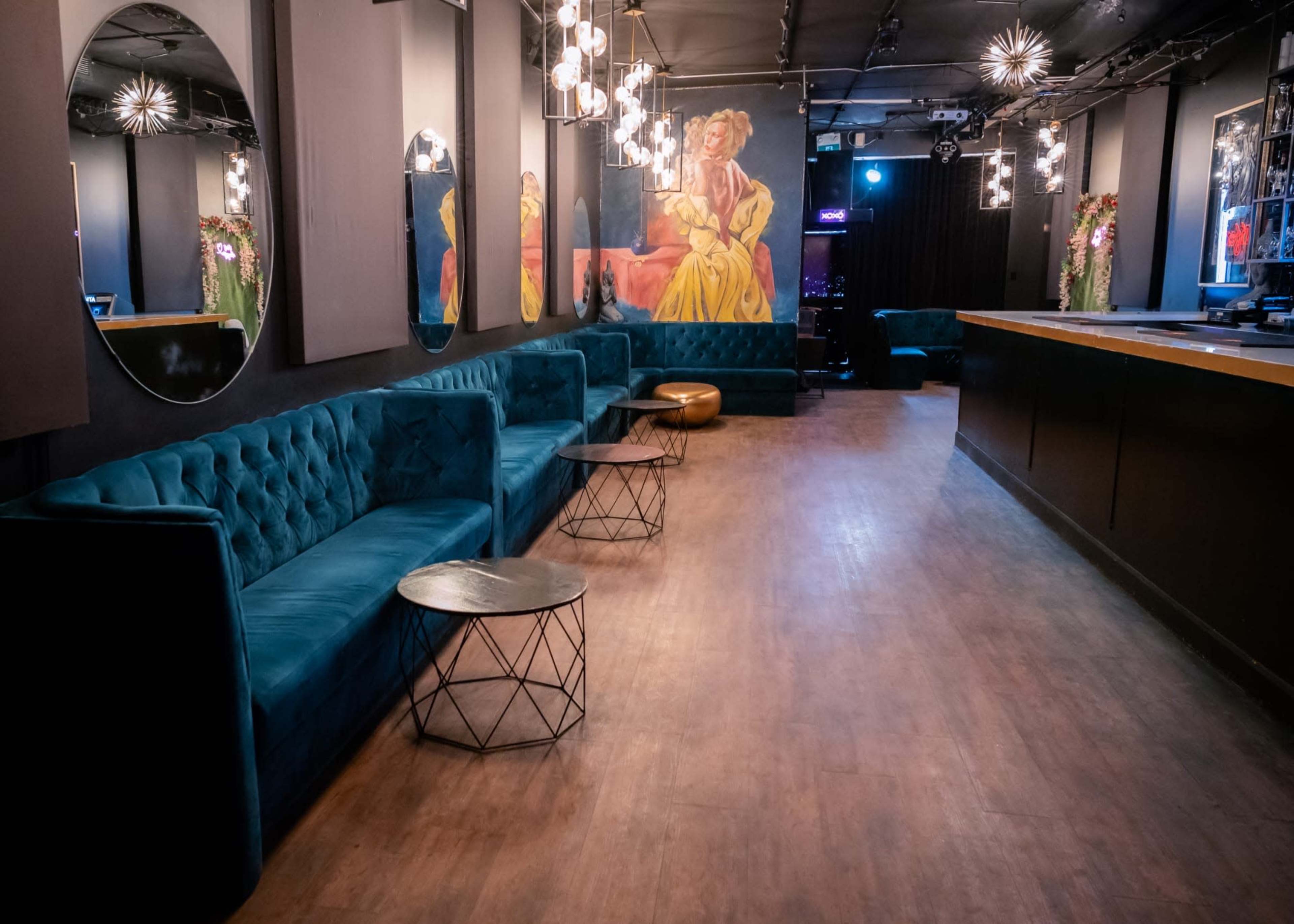 DOWNTOWN  INTIMATE LOUNGE Image in Trinity-Bellwoods, TORONTO, ON