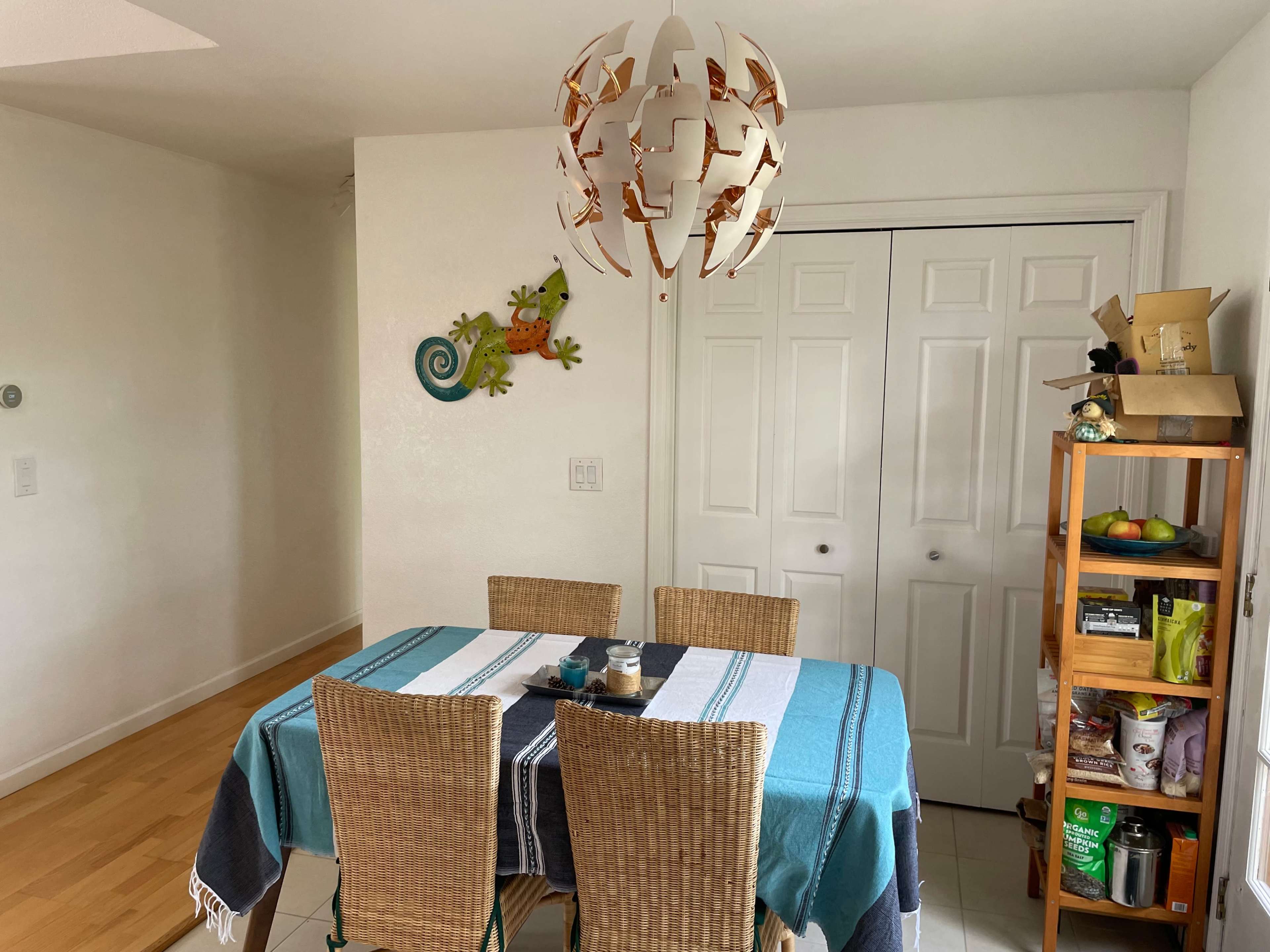 📋 Productive Offsites & Team Sessions in a Bright Apartment near the Park, Walk to Cafés Image in Sunnyvale West, Sunnyvale, CA