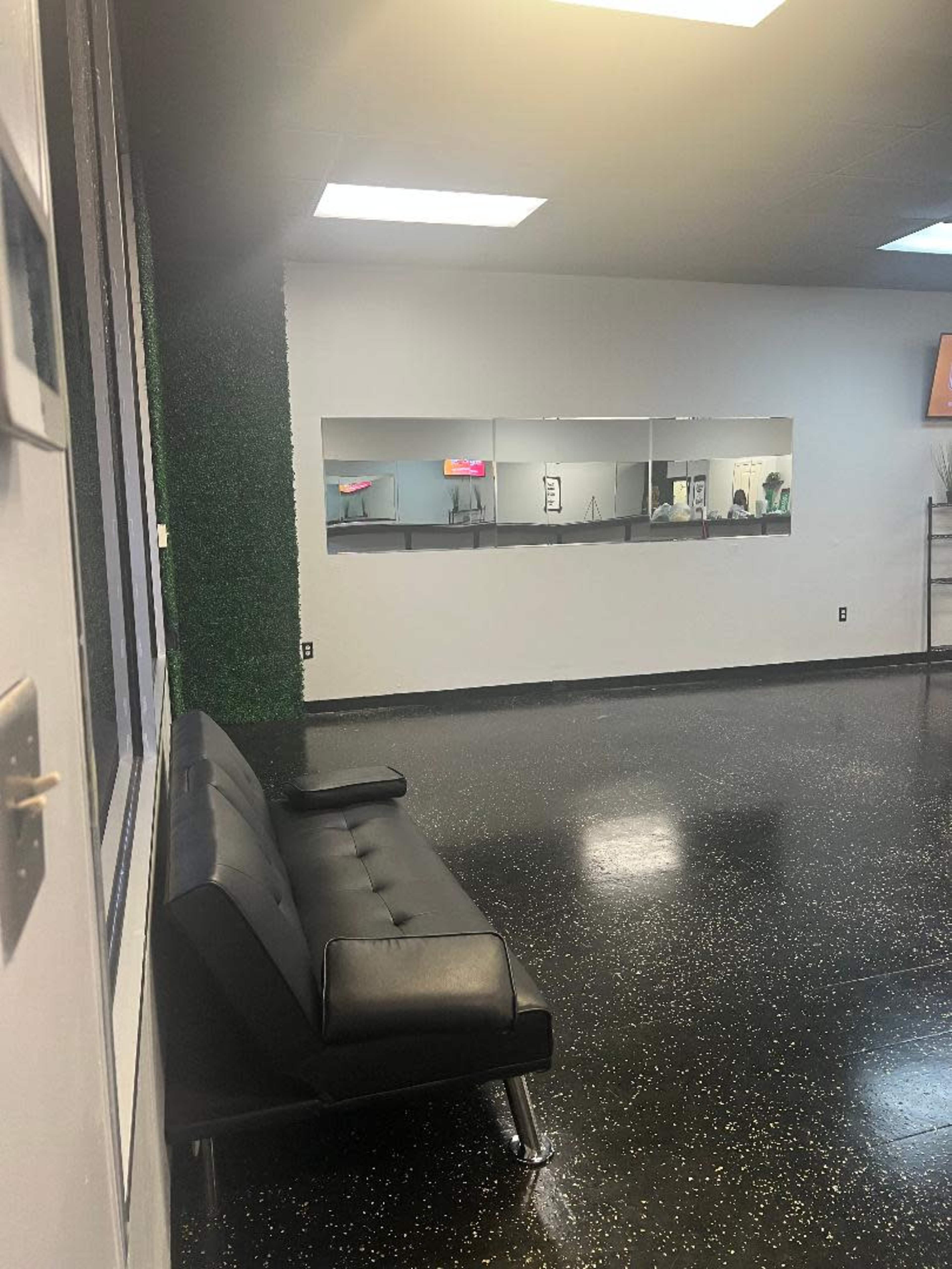 City Open and Airy space, with Mirror Walls Image in , Stone Mountain, GA