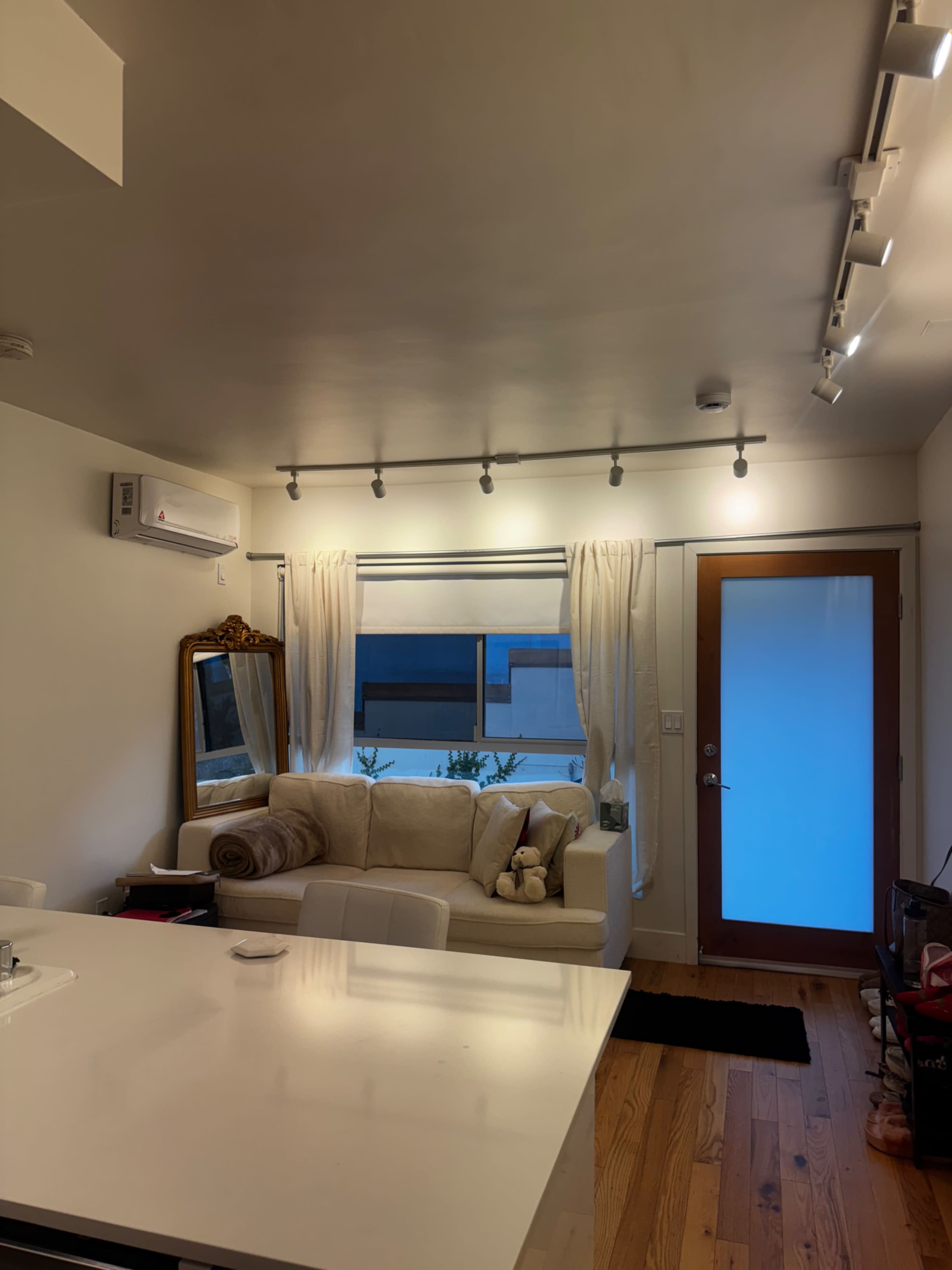 Modern Apartment with direct sunlight Image in Koreatown, Los Angeles, CA