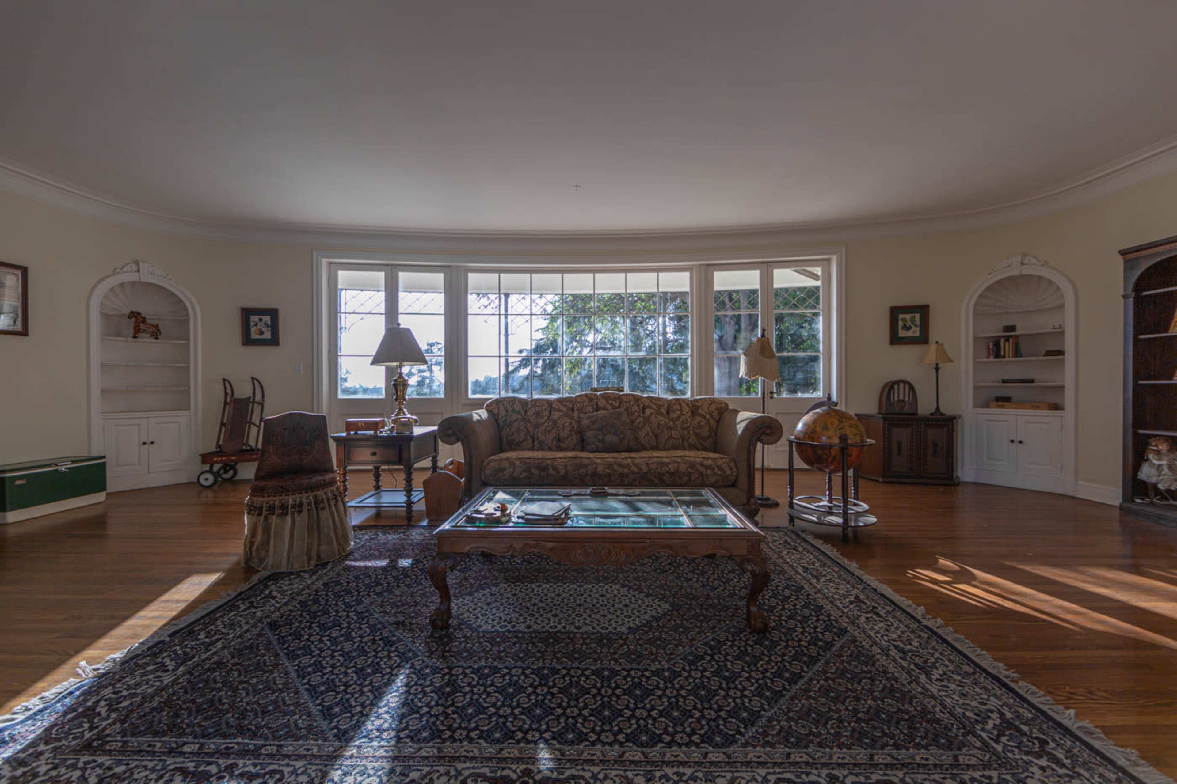 Abandoned vintage house #244 perfect for Film and Photo Image in Brentwood, los angeles, CA