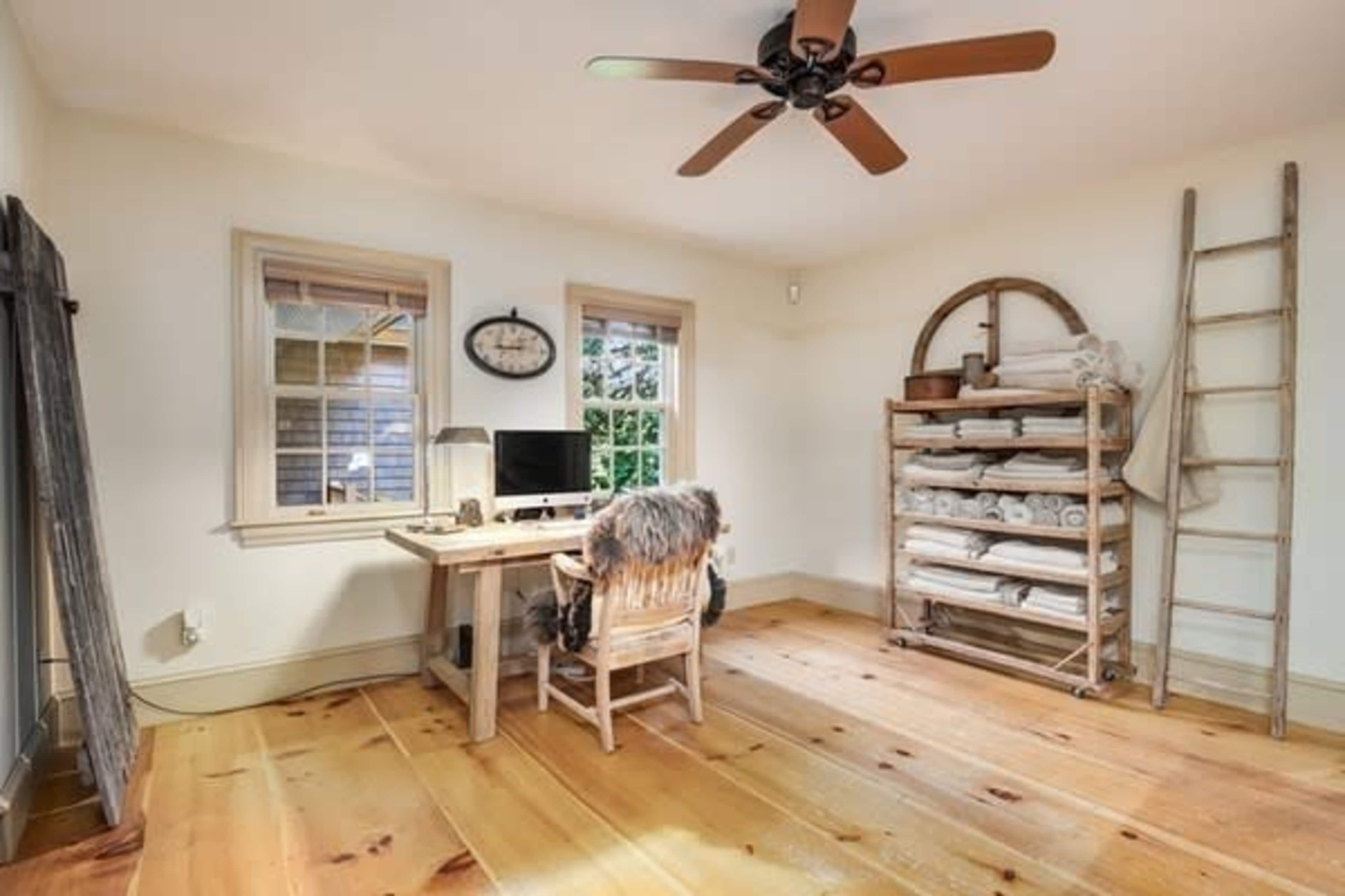 1800's Vintage Luxury Farmhouse Image in Byfield, Newbury, MA