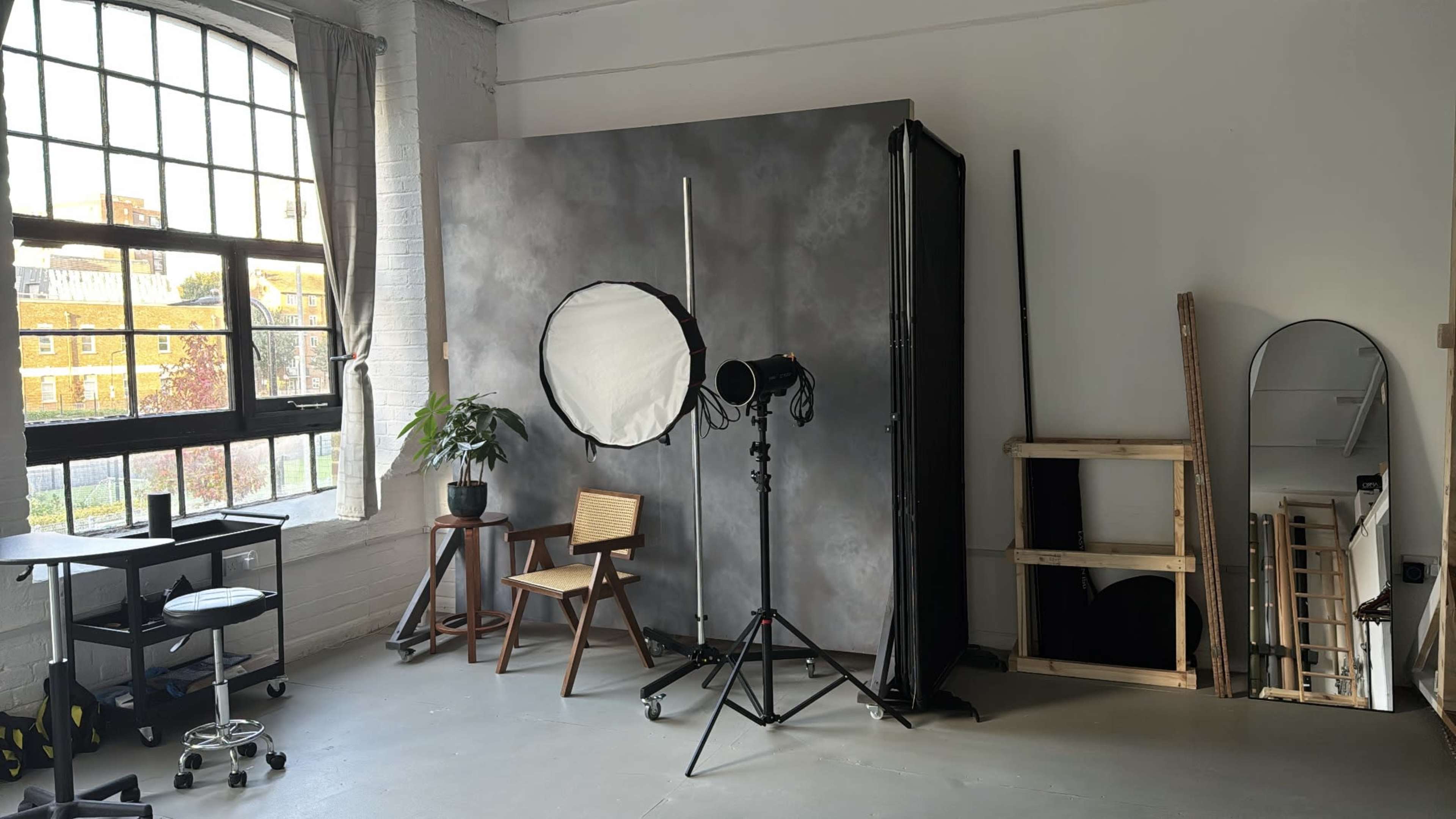 Multi set Daylight/Blackout Photography/Video Studio in London Image in Hackney, London, ENG