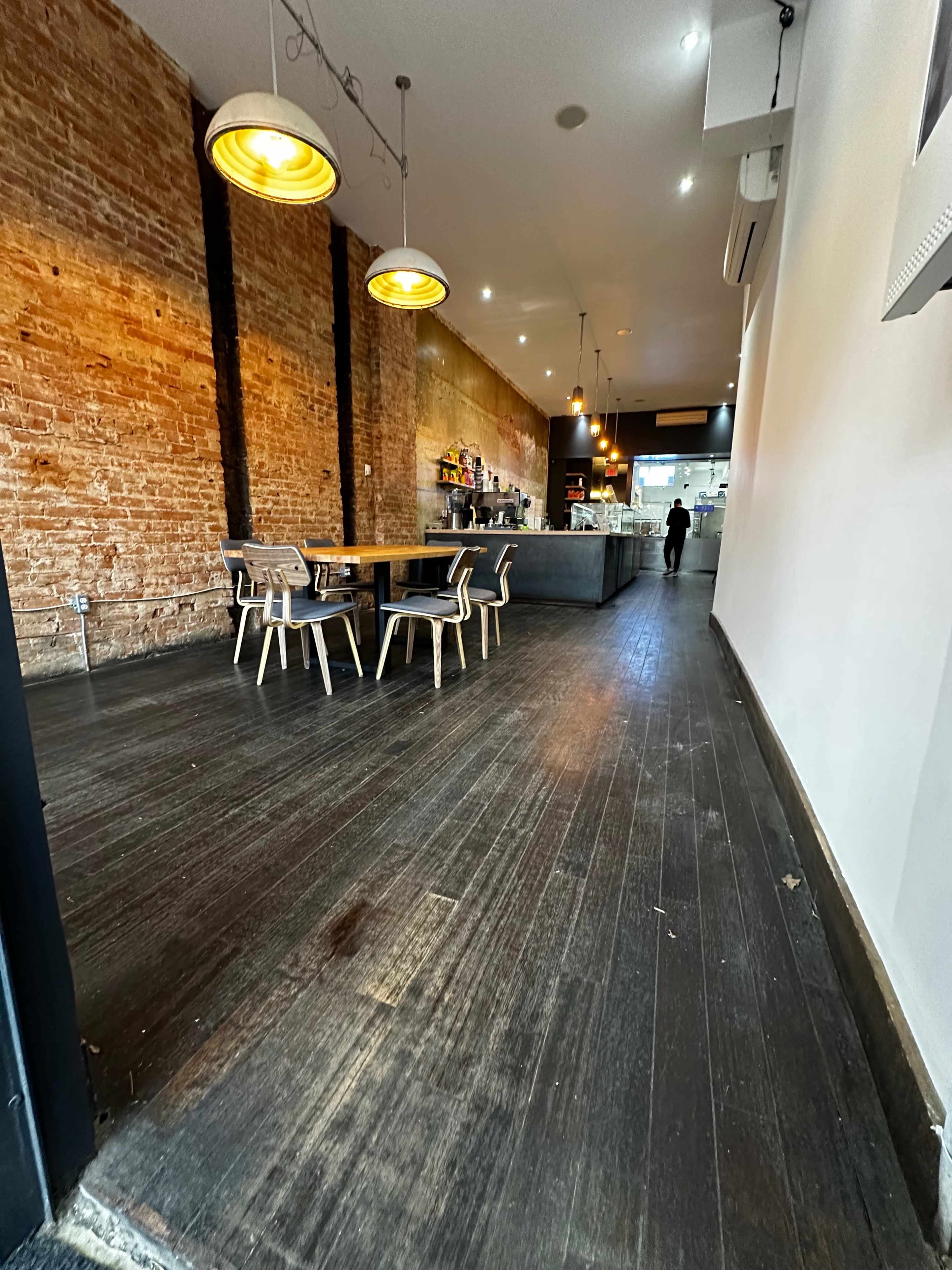 Downtown 1000sqft rustic Space with high ceilings, brick walls and cozy atmosphere Image in Parkdale, Toronto, ON
