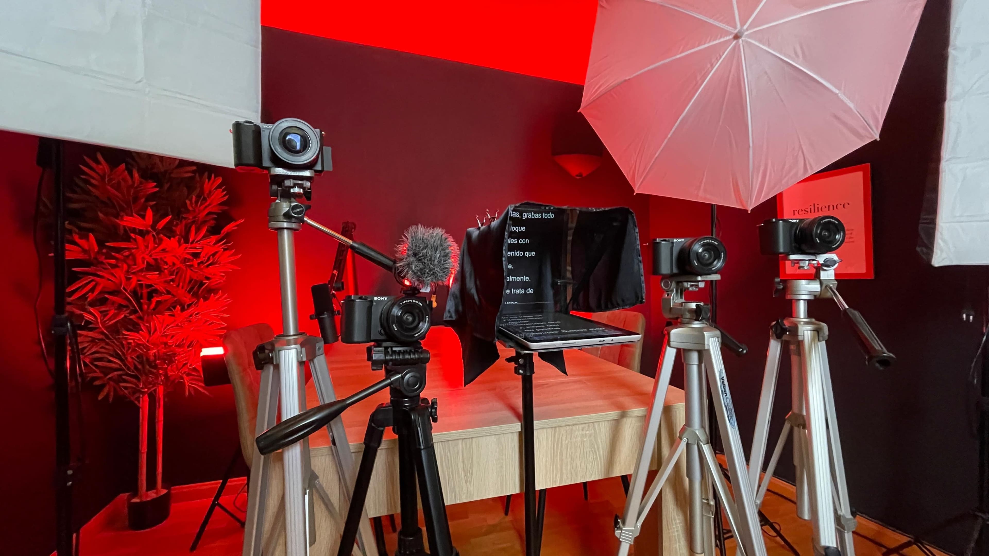 Estudio ideal para Podcasts a 10 minutos de Barcelona Image in , Cornellà de Llobregat, B