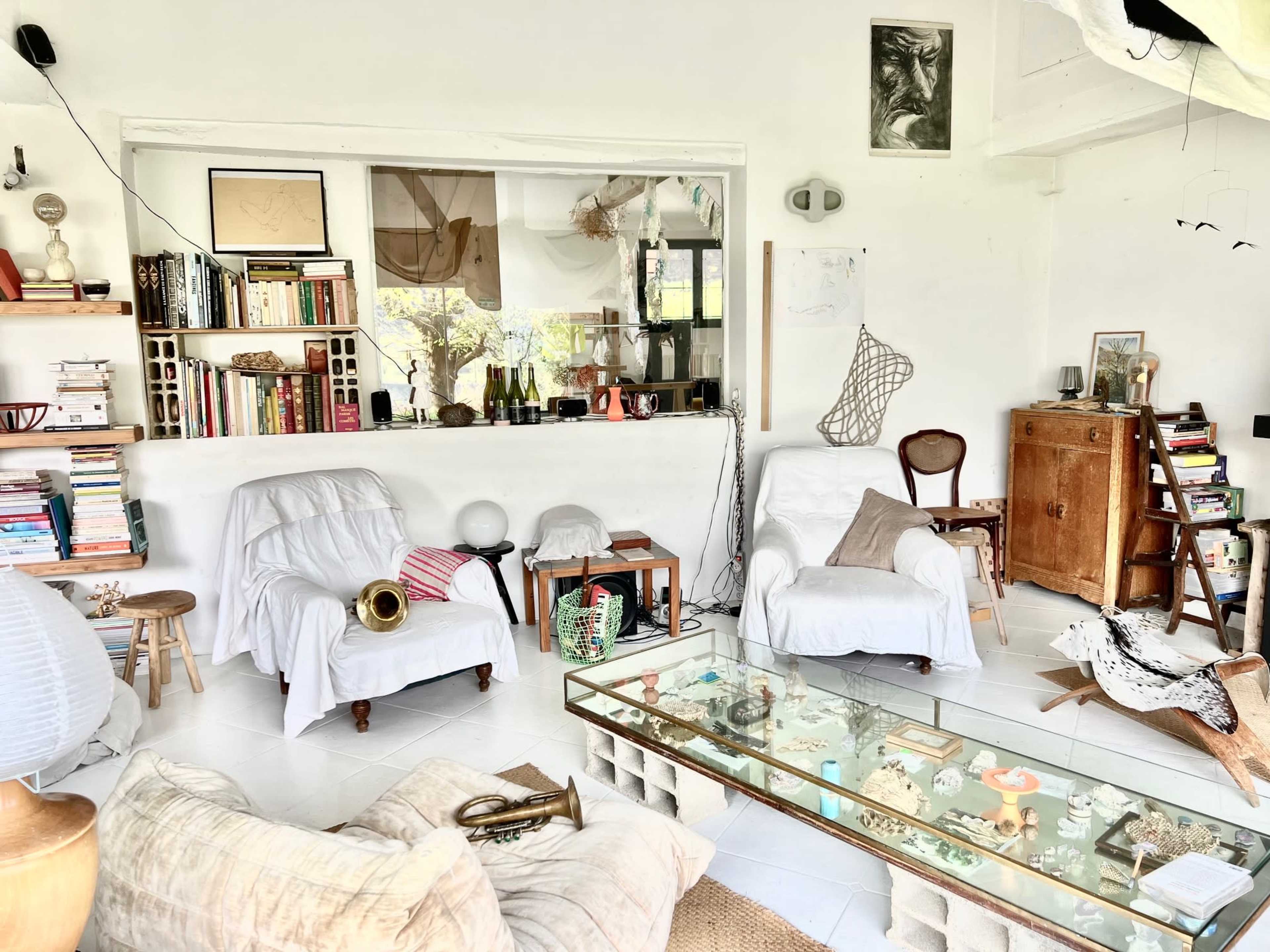 Maison-atelier, coeur de village, vue Marne et lacs. Image in , Sainte-Aulde