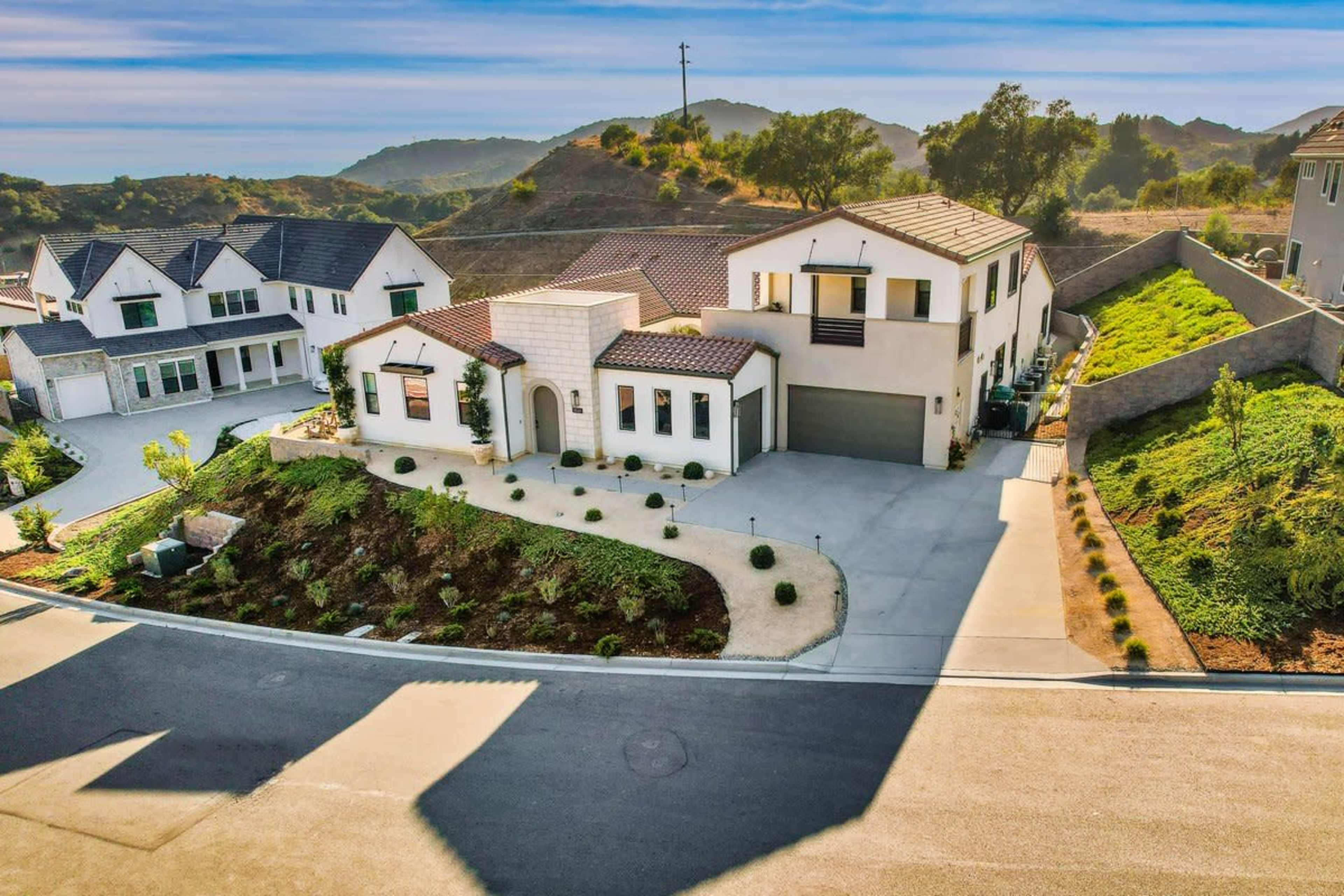 Expansive Modern Spanish Home – Open Concept & Impeccable Design Image in Trabuco Canyon, Silverado, CA