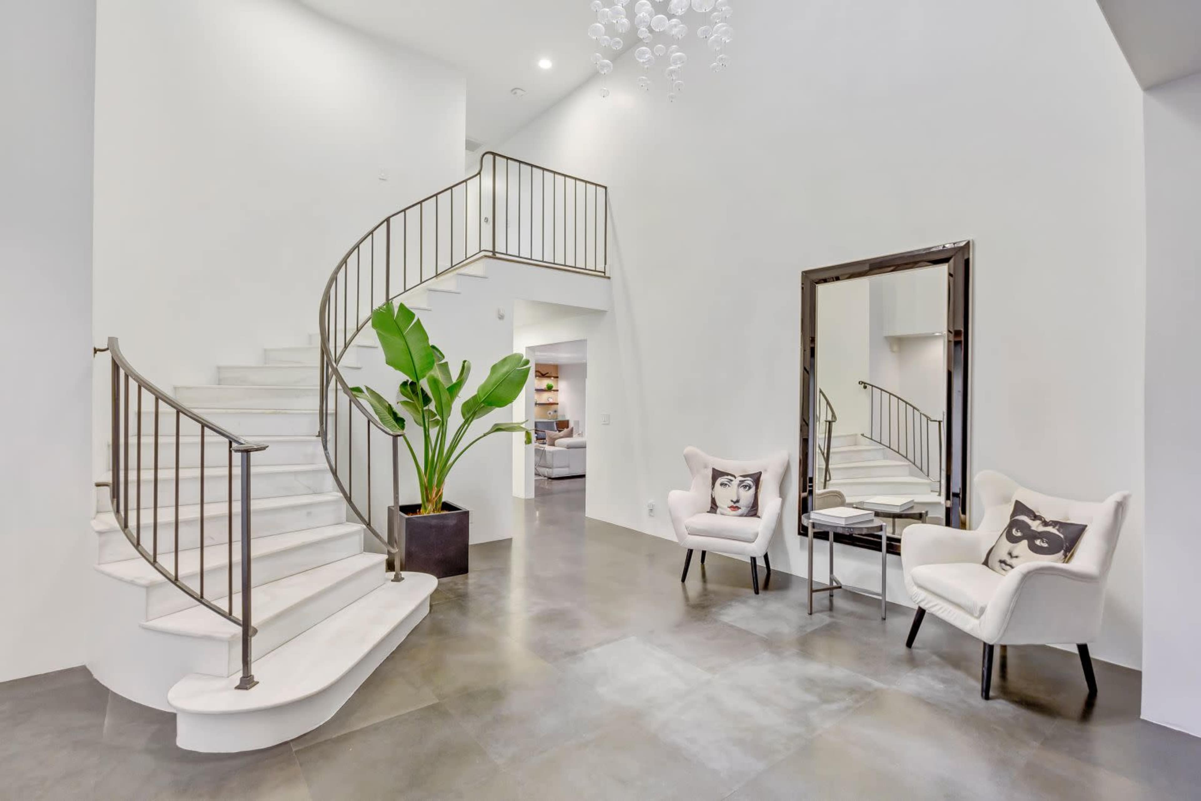 STRADELLA LAKEVIEW VILLA/ INFINITY SPA/ DECK Image in Bel Air, Los Angeles, CA