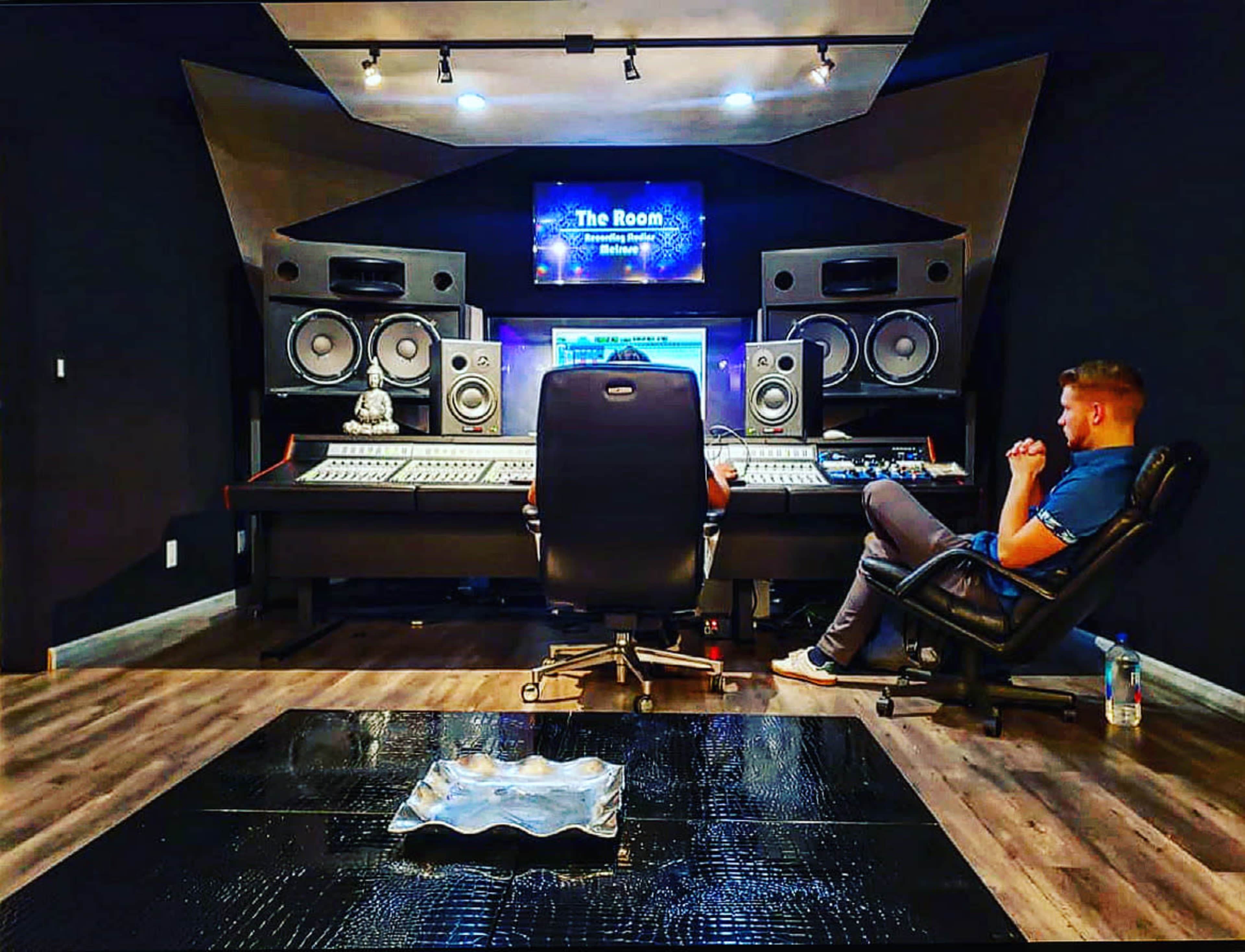 Melrose Studio A Room Image in Central LA, Los Angeles, CA