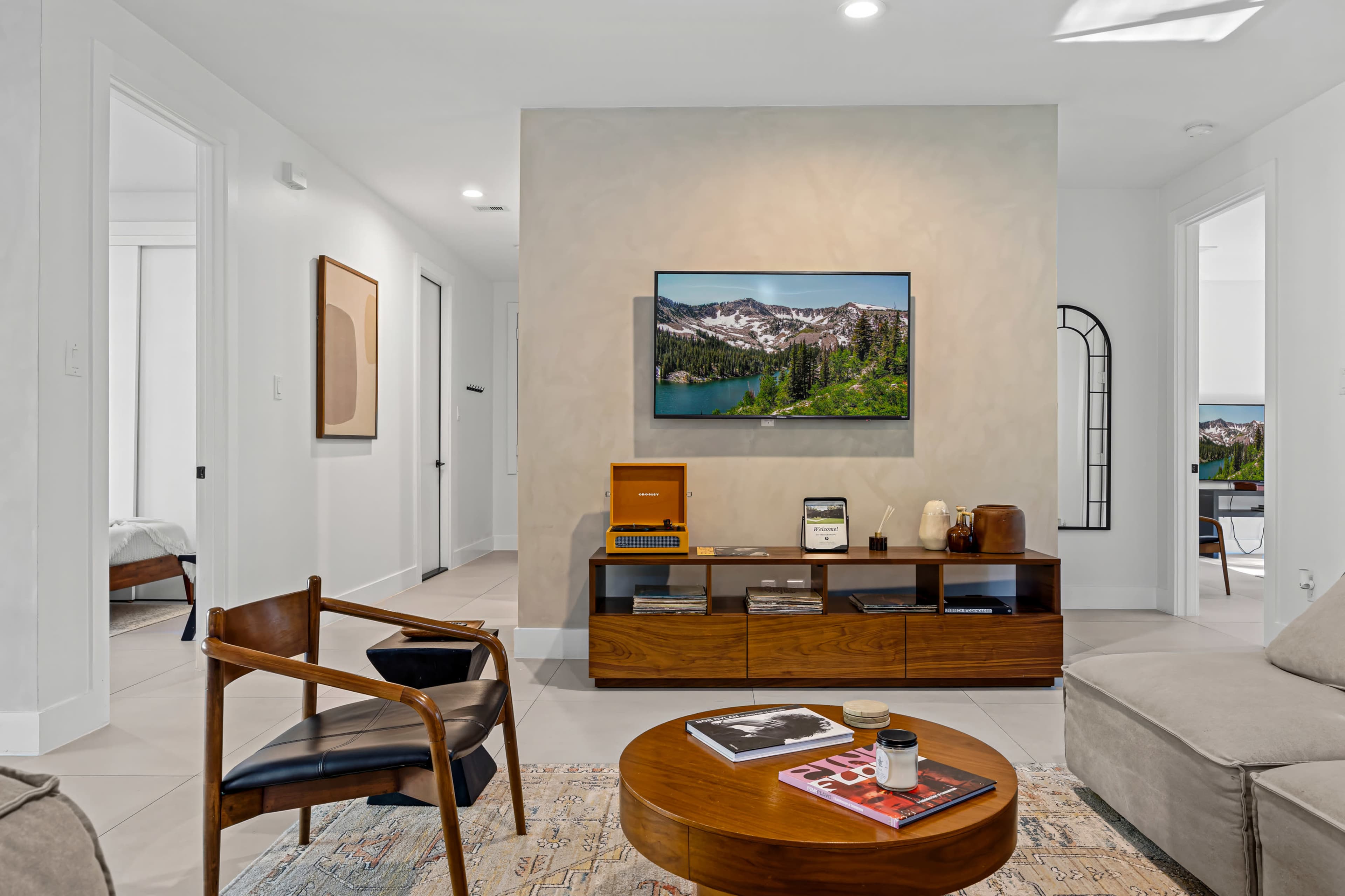 Modern Home - PERFECT for small gatherings and photo shoots Image in , Conroe, TX