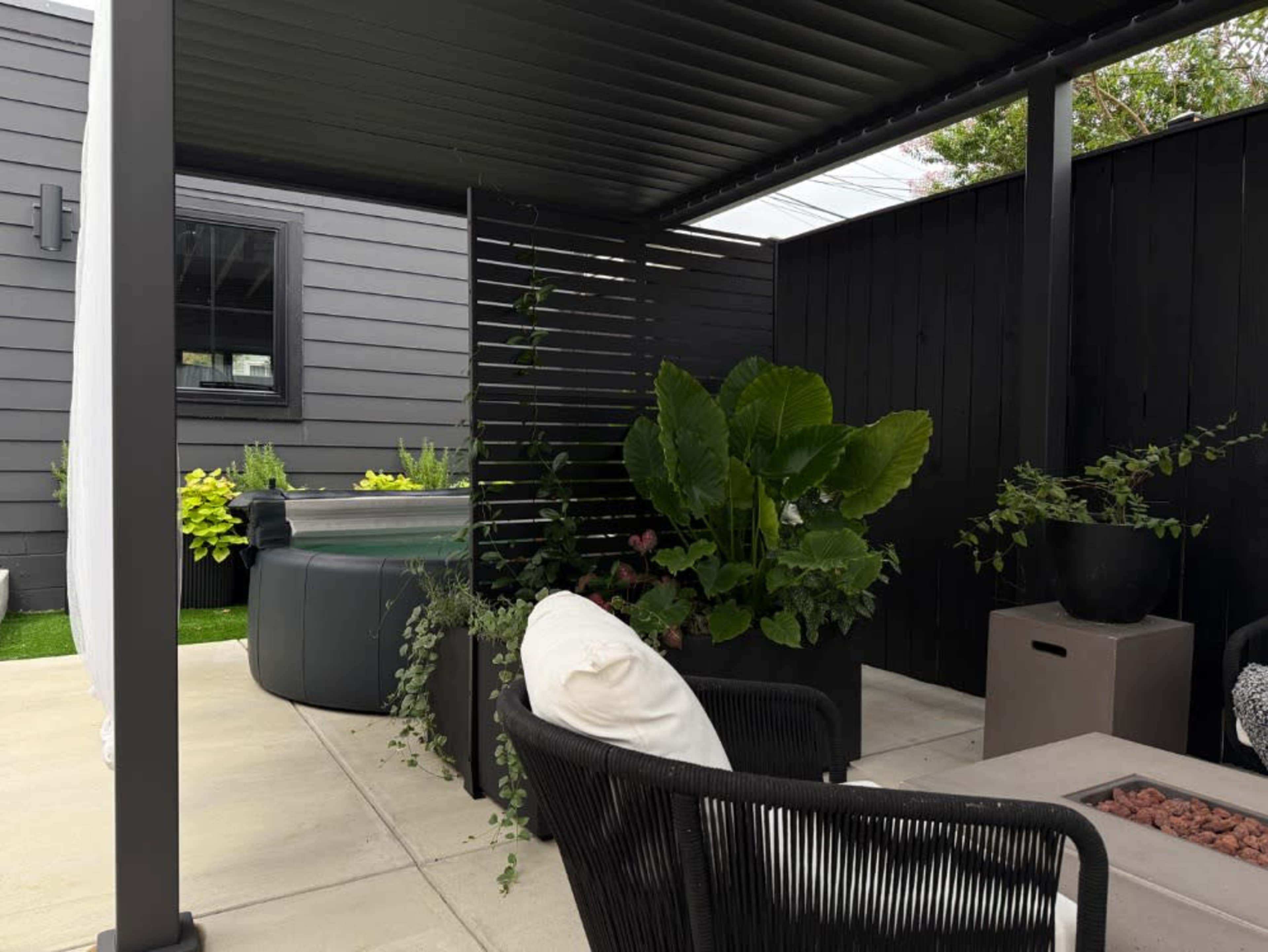 Year-Round Outdoor Oasis