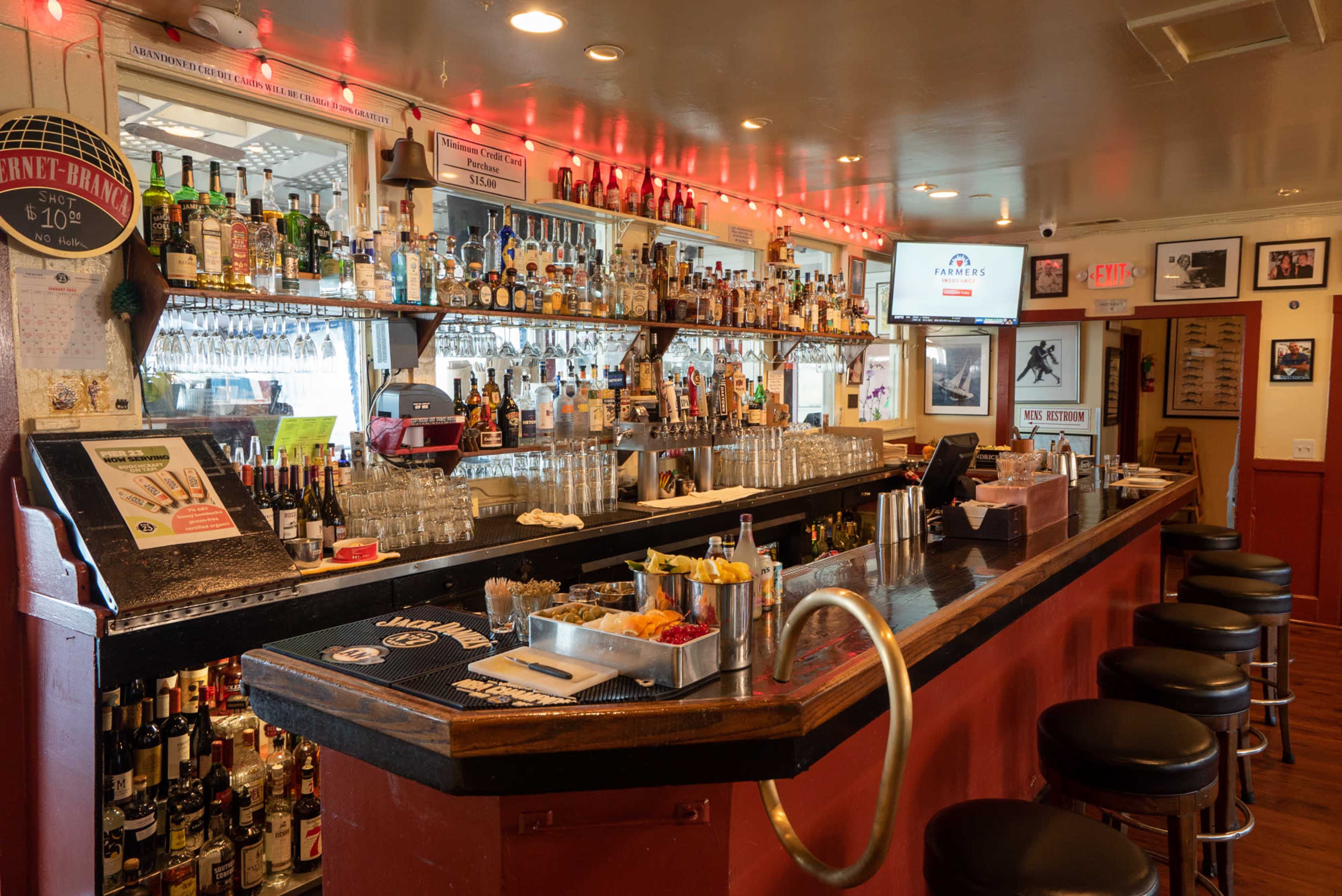 Waterfront Restaurant with Expansive Patio Image in Northern Waterfront, San Francisco, CA