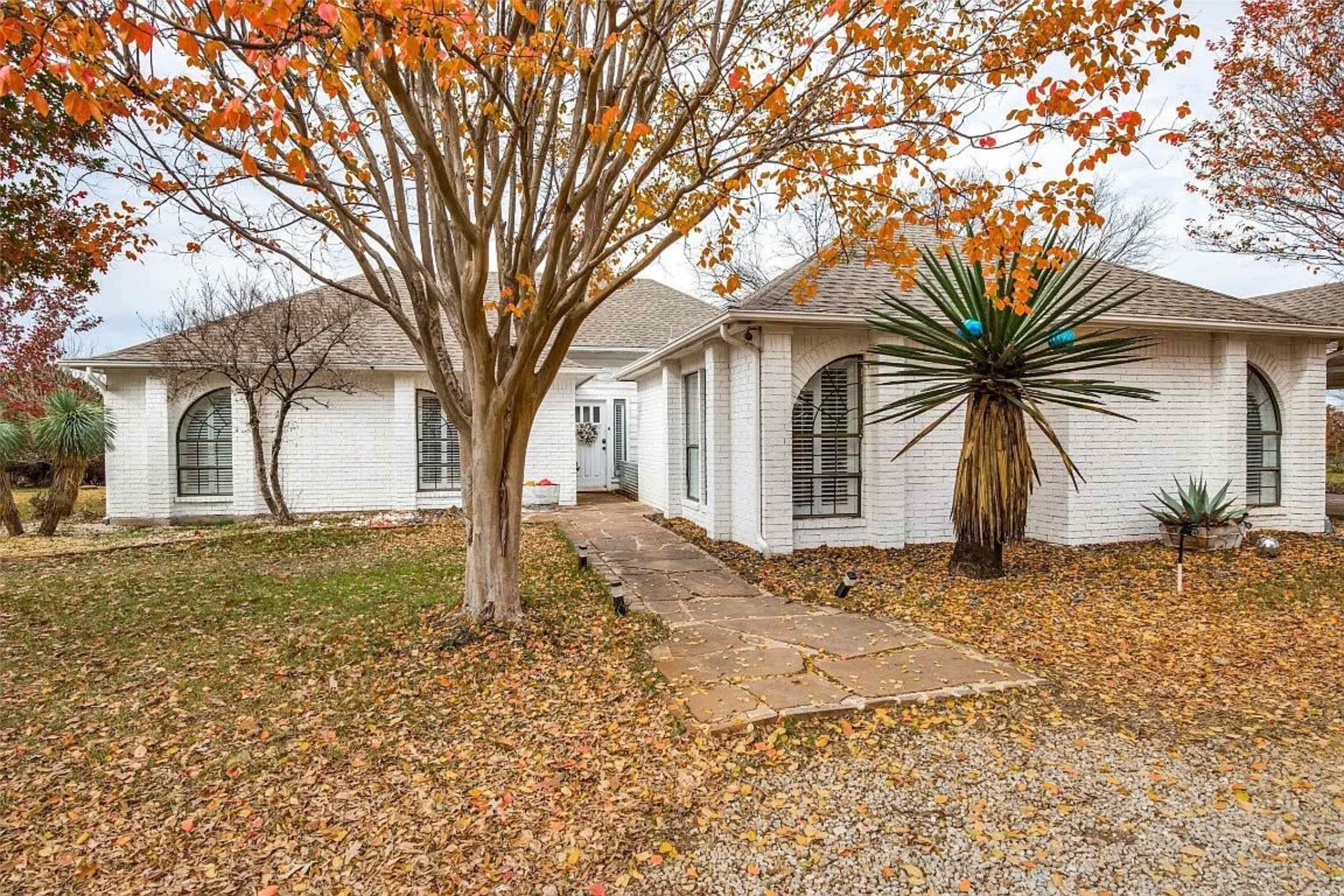 Farmhouse retreat w/pool on 6 acres Image in , Aubrey, TX