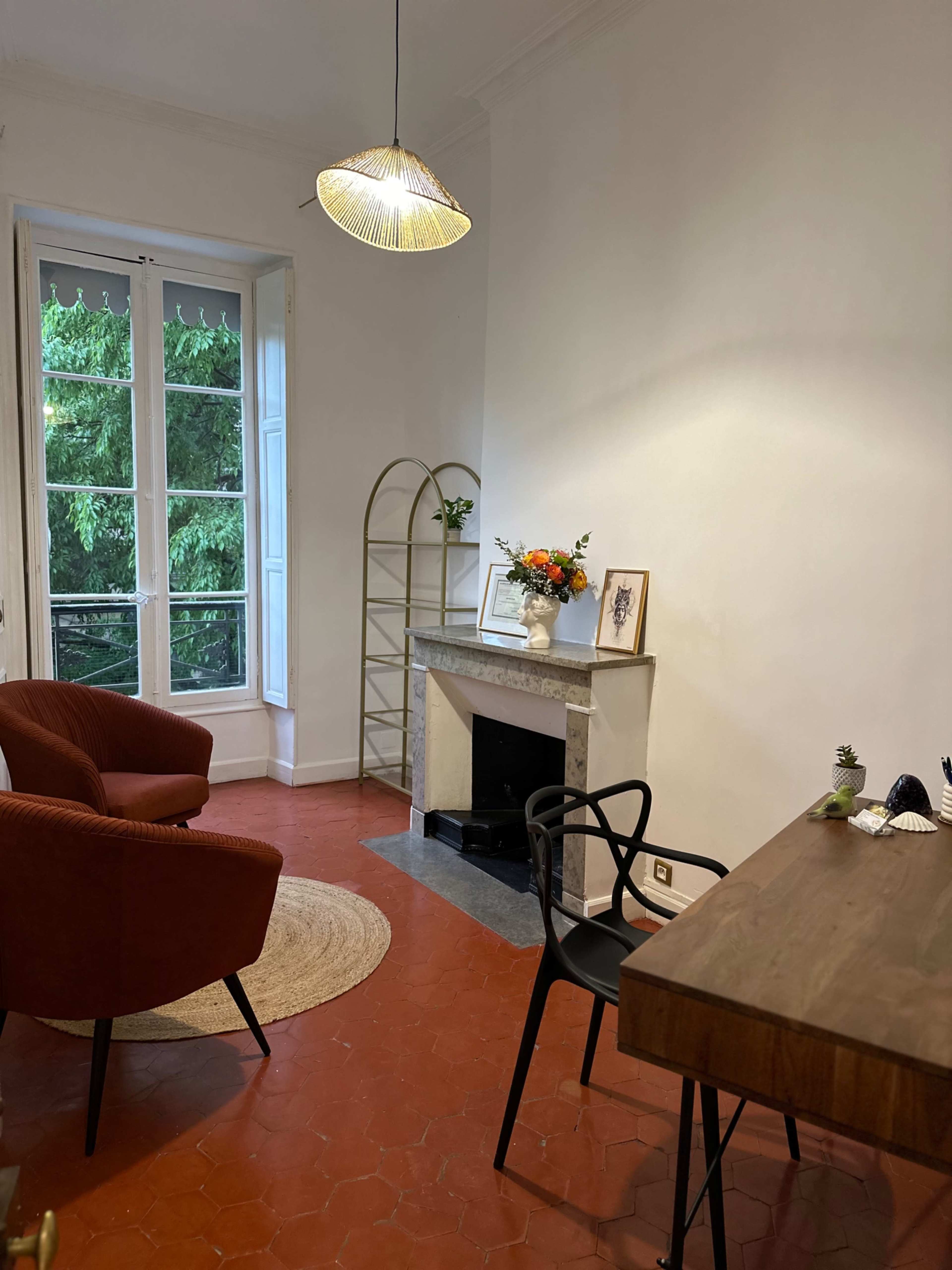 Appartement haussmanien, rénové et spacieux. Image in Ctre Ville, NIMES