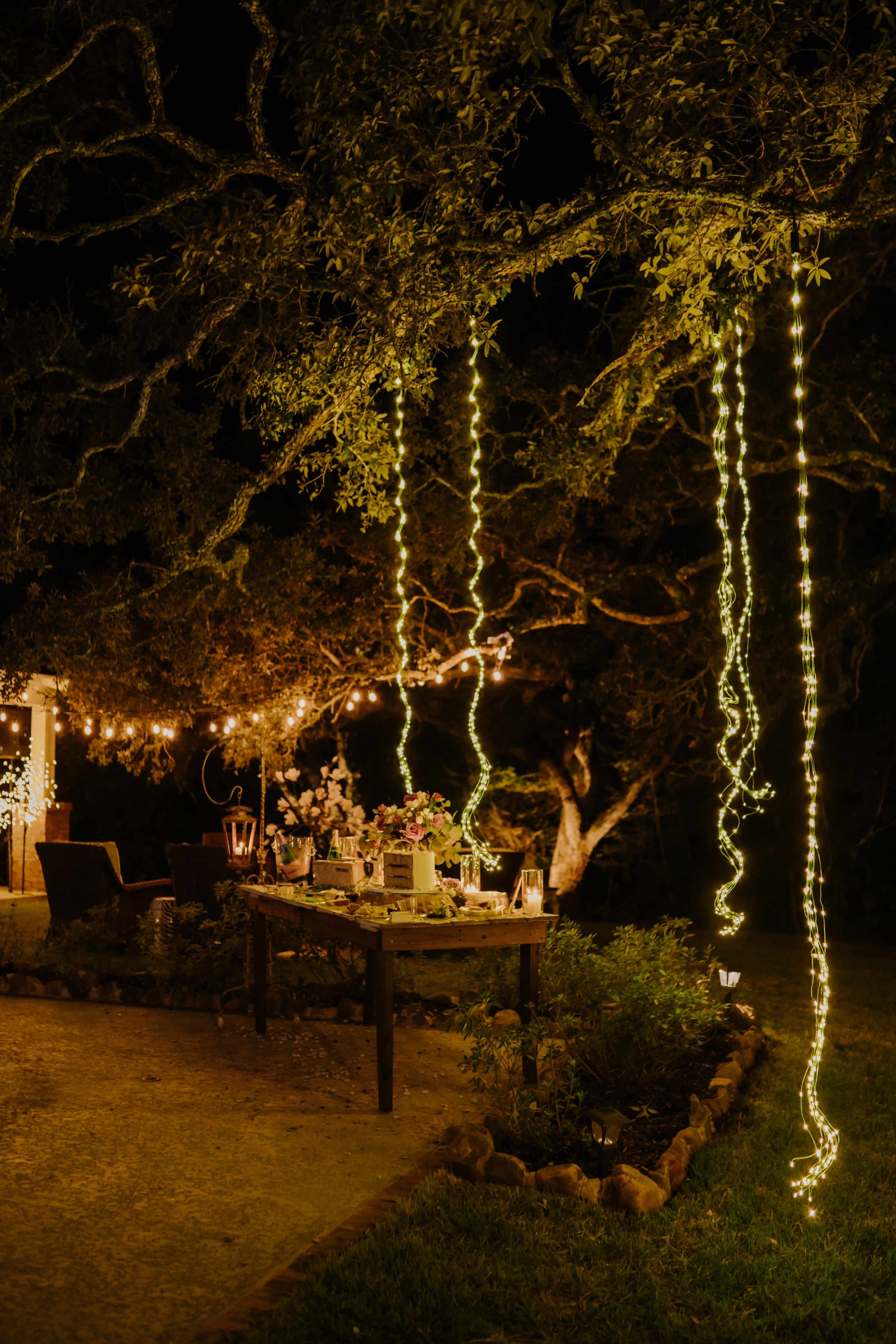 Split Oak Estate- Serene Retreat with Gazebo & Expansive Oak Trees – Perfect for Thanksgiving get togethers, Christmas Parties, Birthday Parties, Dinner Parties, & More Image in , Cat Spring, TX