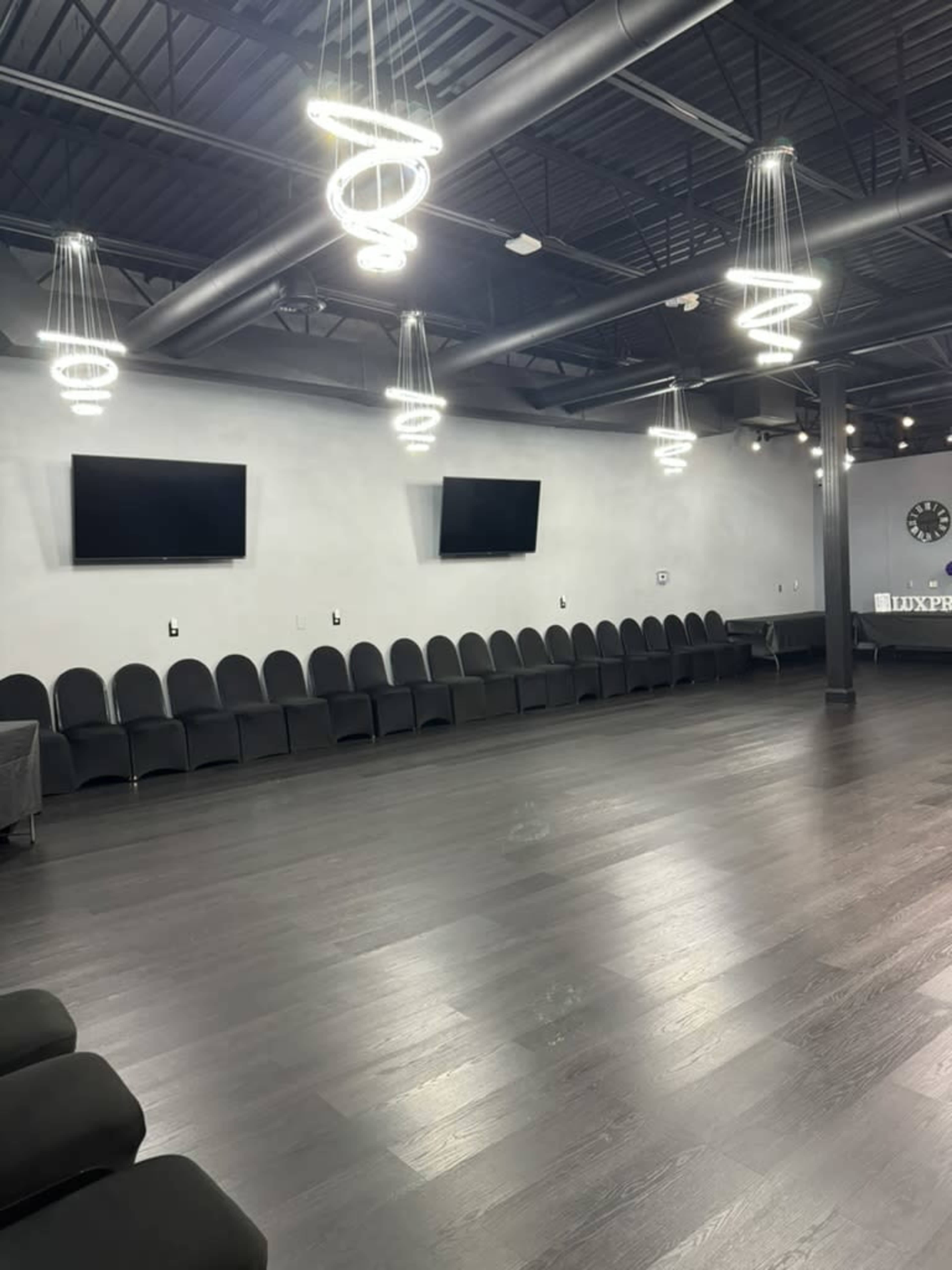 Elegant Chic Event Space Image in Sni-A-Bar Township, Independence, MO