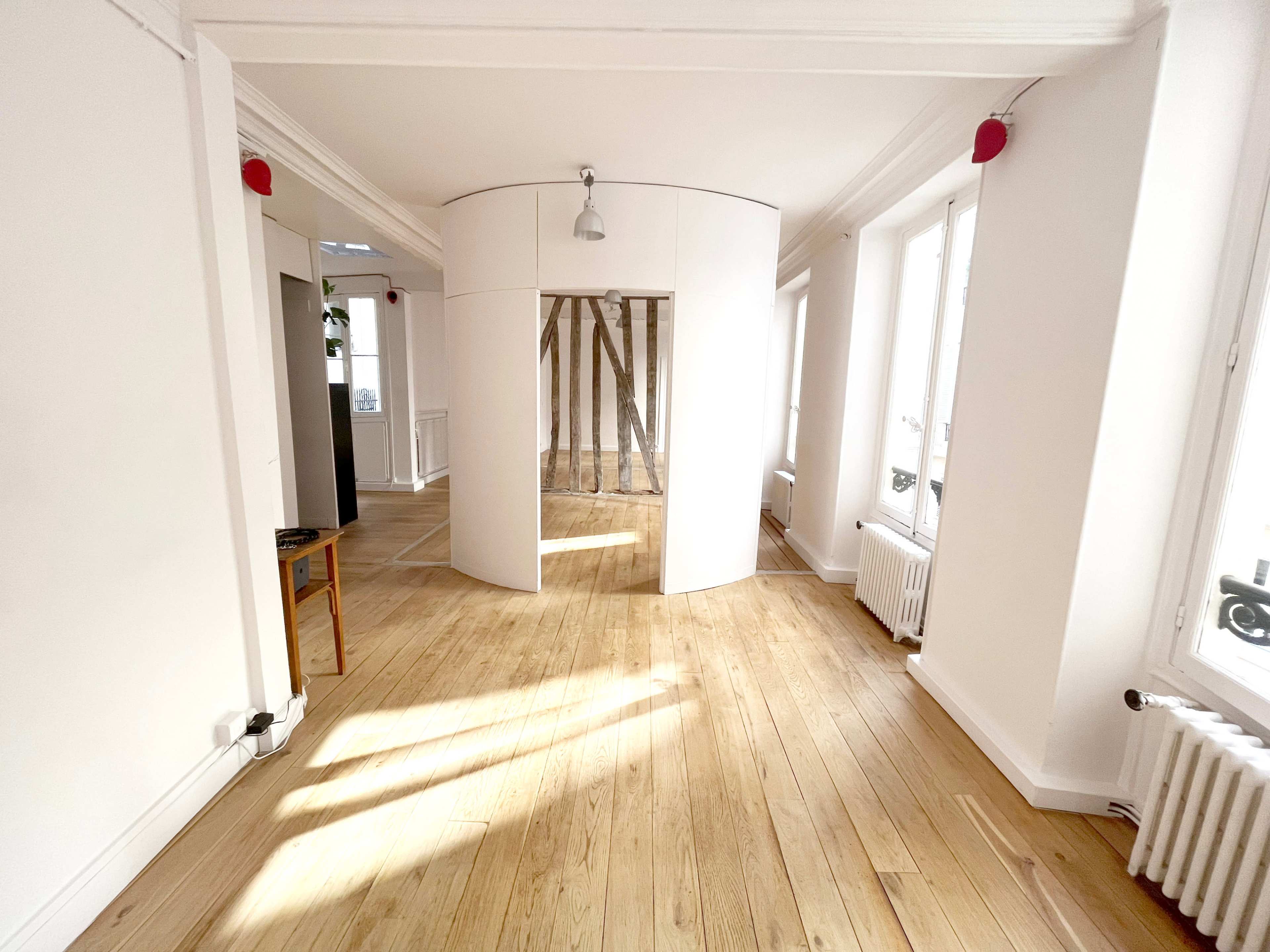 Showroom en centre ville, immeuble hausmanien Image in Place Vendôme, paris