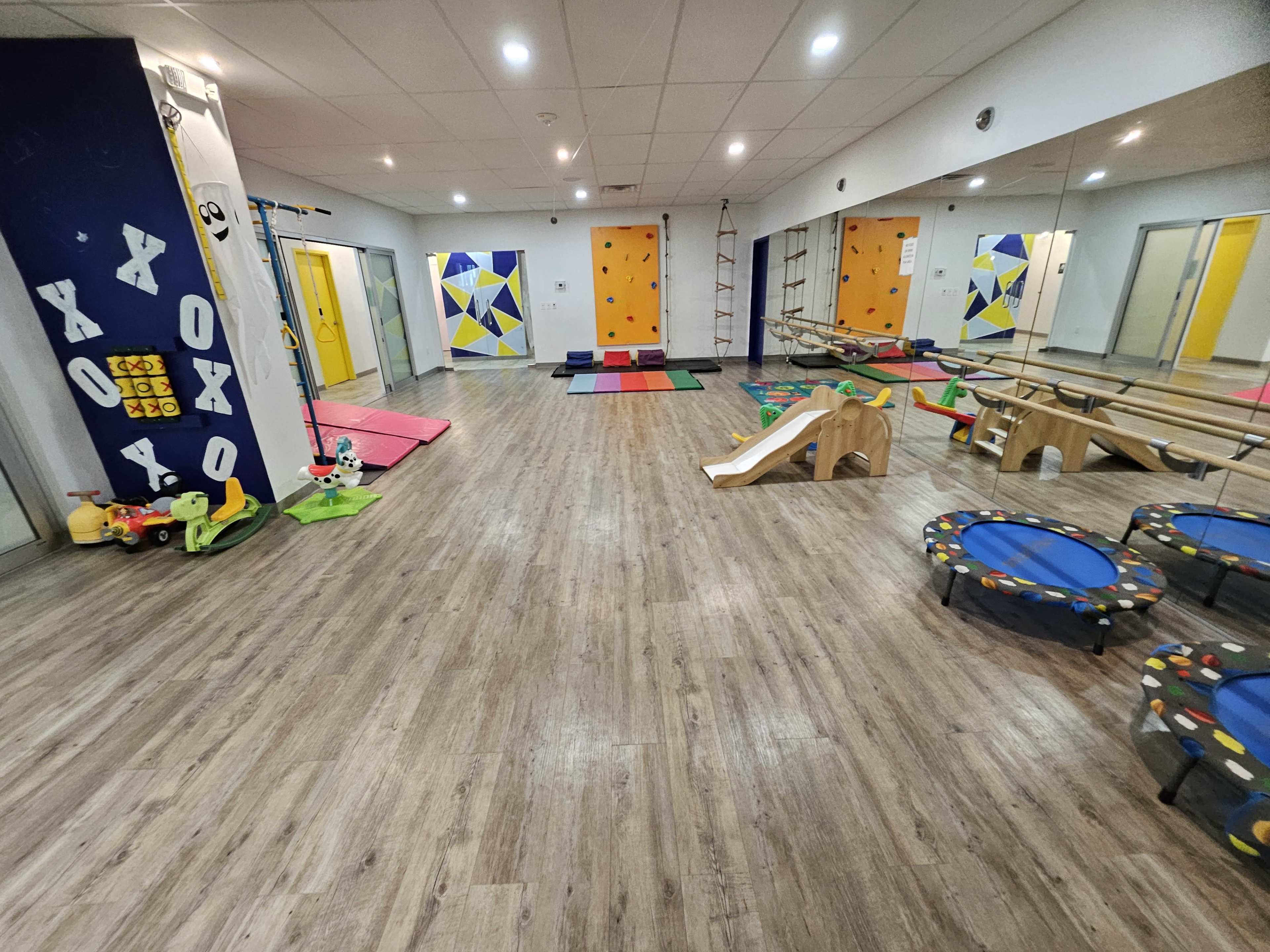 Spacious Dance Studio with Mirrors, Barres & Kids’ Play Access — Great for Classes, Parties, Fitness Events, Workshops, or Meetings. Image in University Drive, Coral Springs, FL
