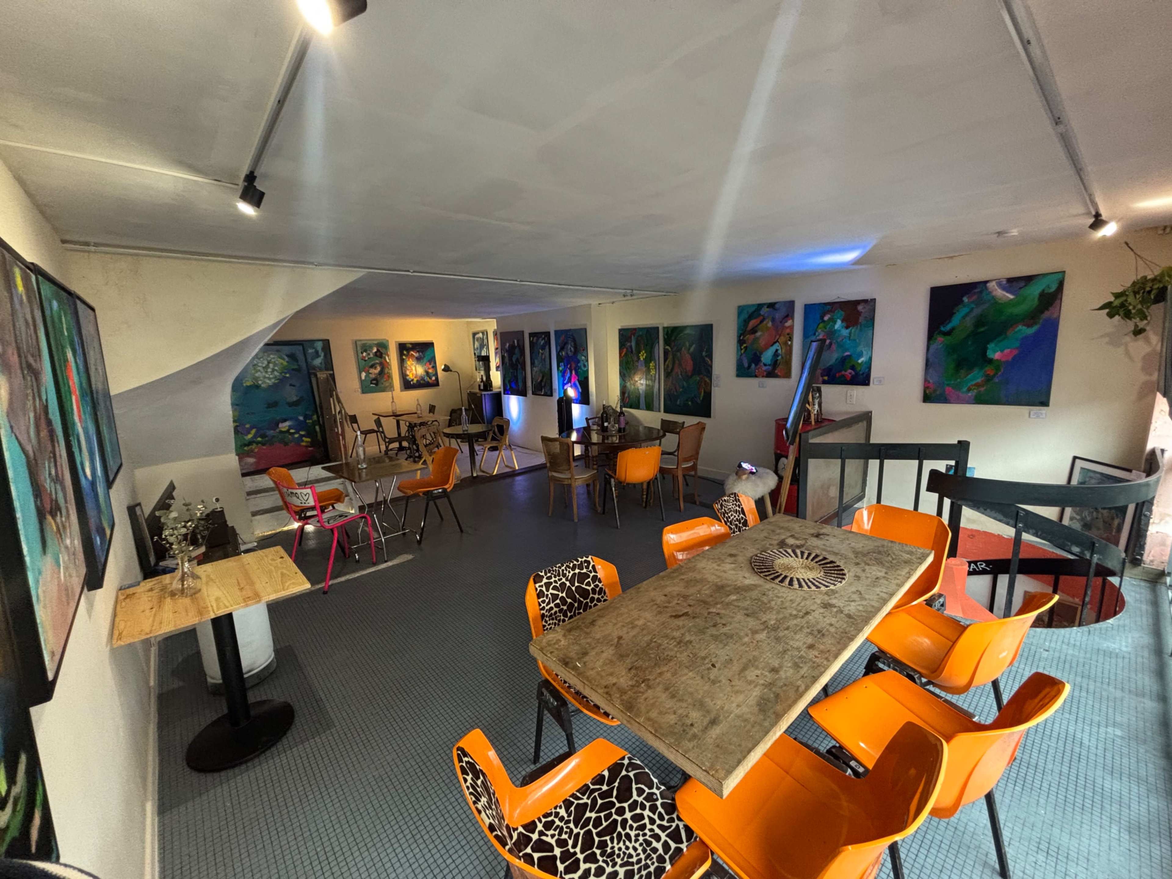 Bar de quartier, cave à manger, microbrasserie et espace d'exposition Image in , Talence