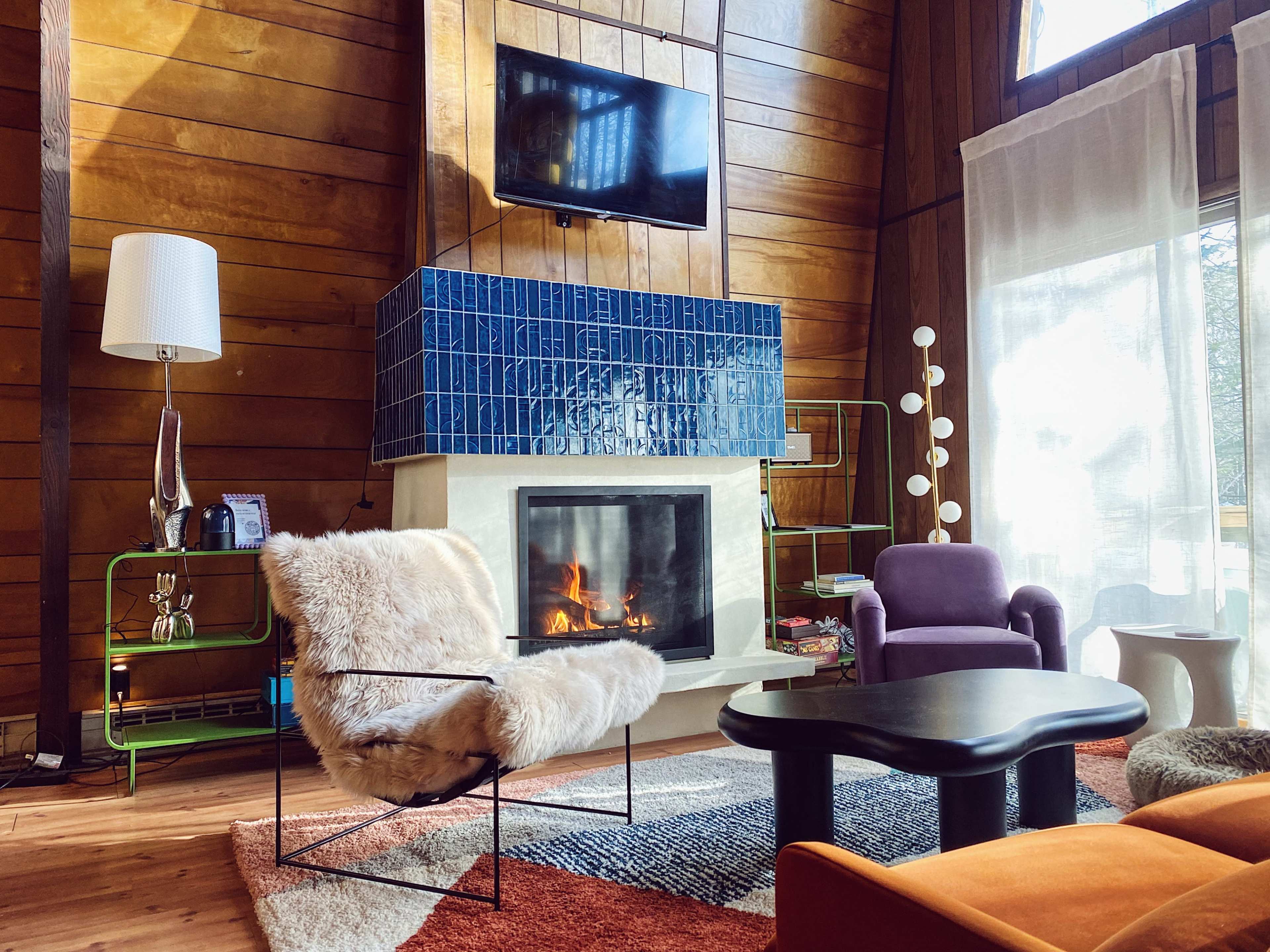 Unique Photogenic Interior-Designed Chalet Image in Salem Township, Lake Ariel, PA