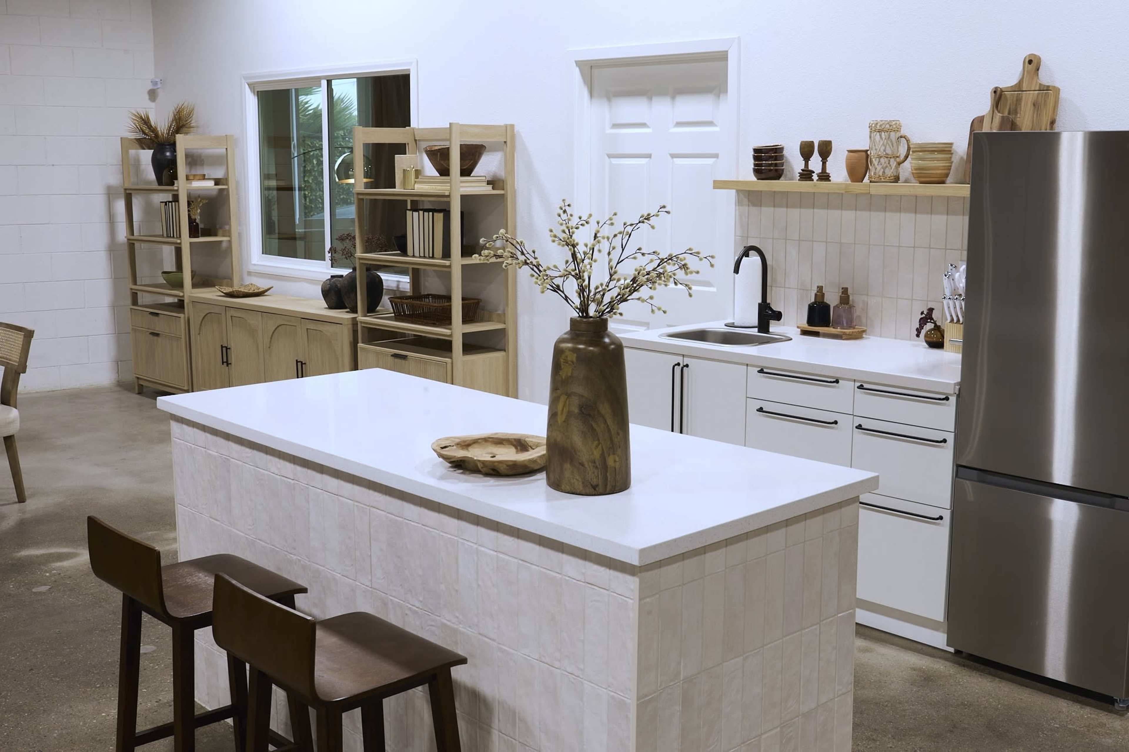 Versatile and Modern Indoor Event Space Image in Santa Fe Springs, Santa Fe Springs, CA